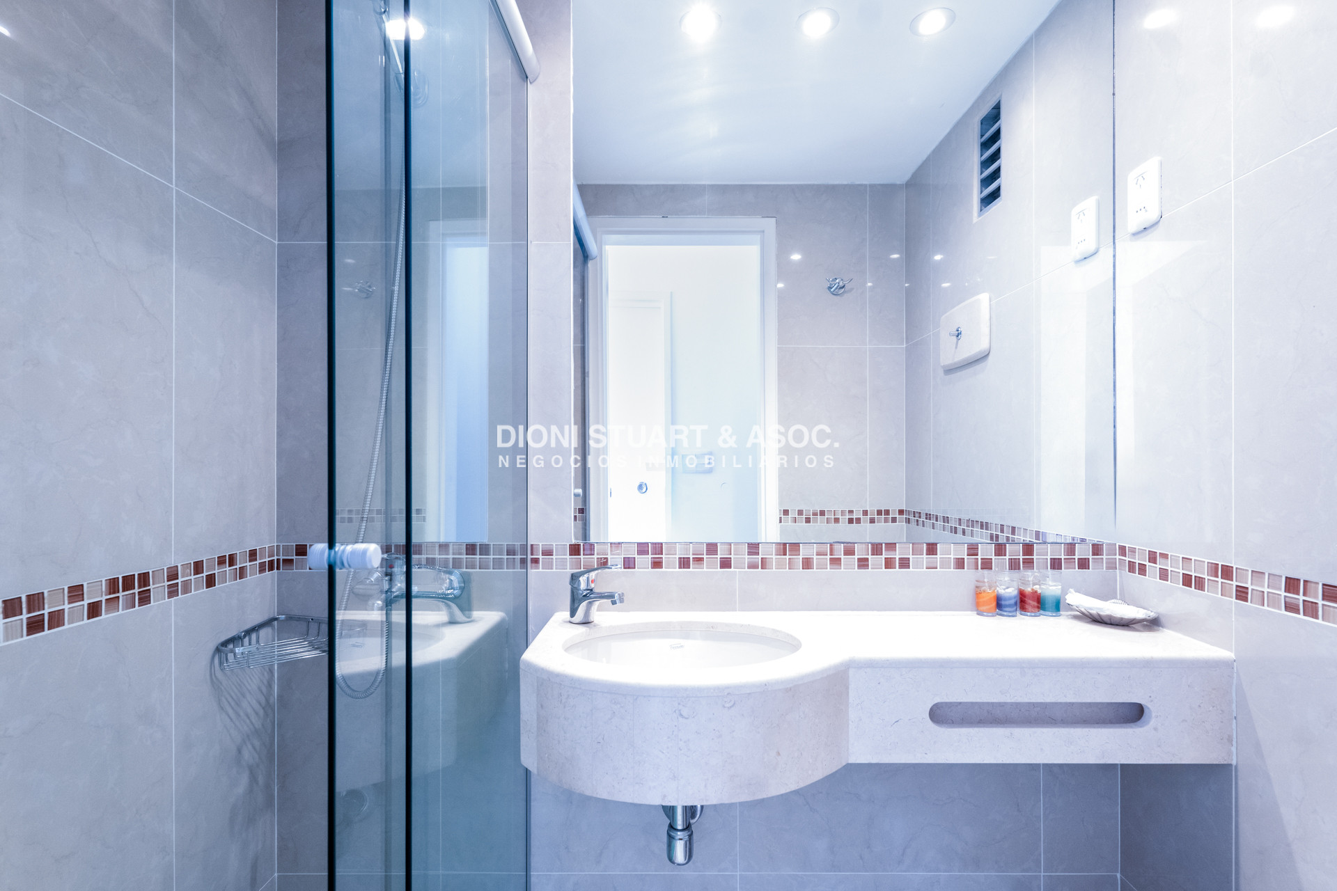 Apartamento ID.1054 - VENTA APARTAMENTO 4 DORMITORIOS RECICLADO - PLAYA BRAVA - PARQUEMAR CENTER 