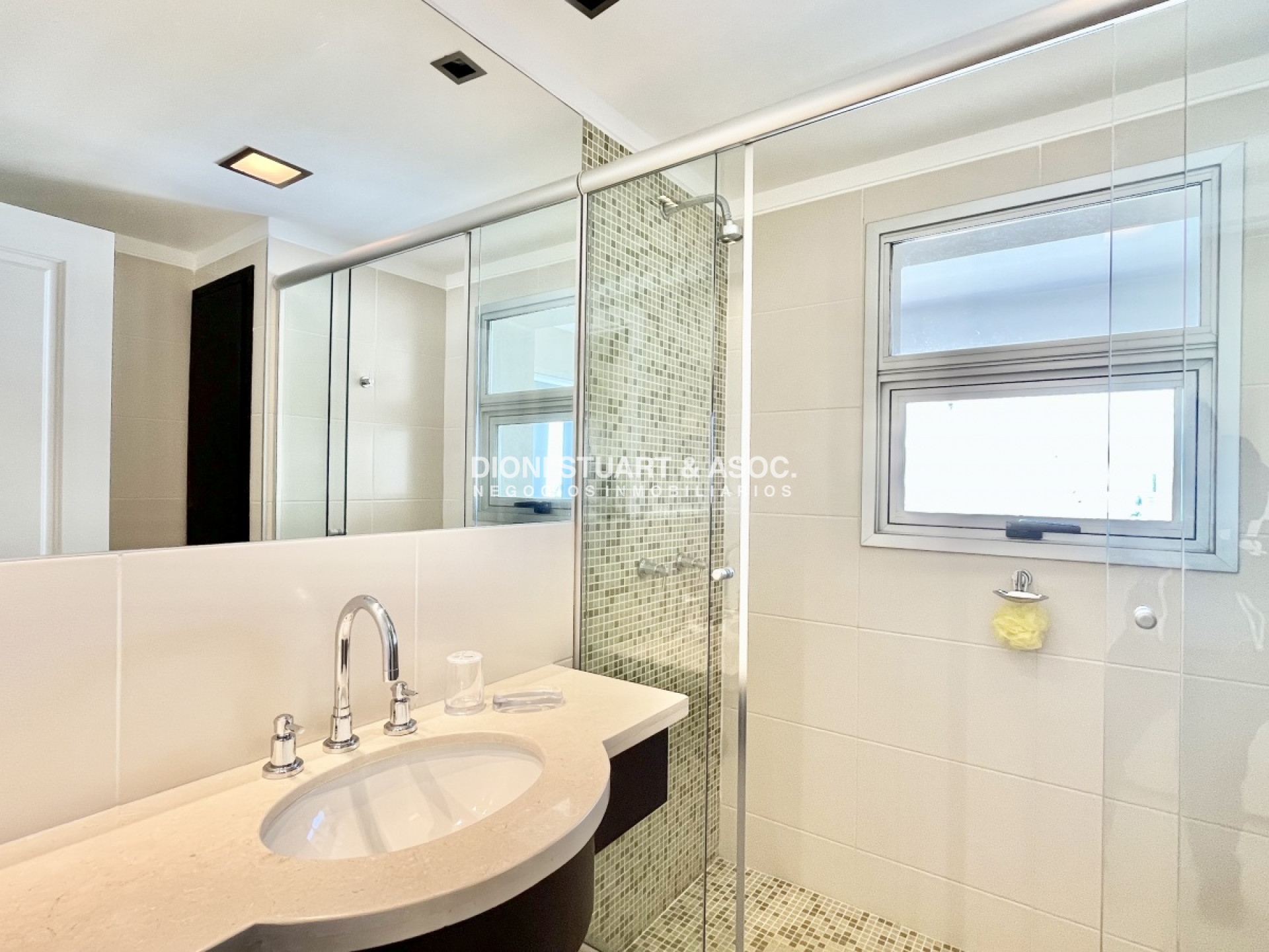 Apartamento ID.274 - Apartamento en Venta Torre Lobos - Primera Linea Playa Brava - 3 Dormitorios en Suite + Dependencia