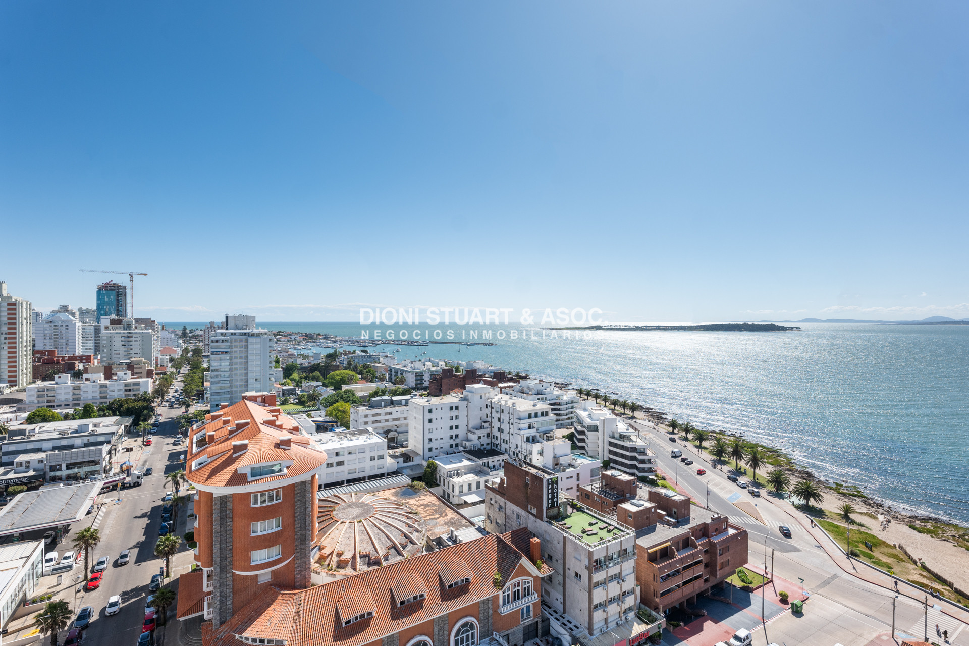 Apartamento ID.850 - Edificio El Torreon - 3 Dorm y Dep. - Apartamento Primera Linea Mansa
