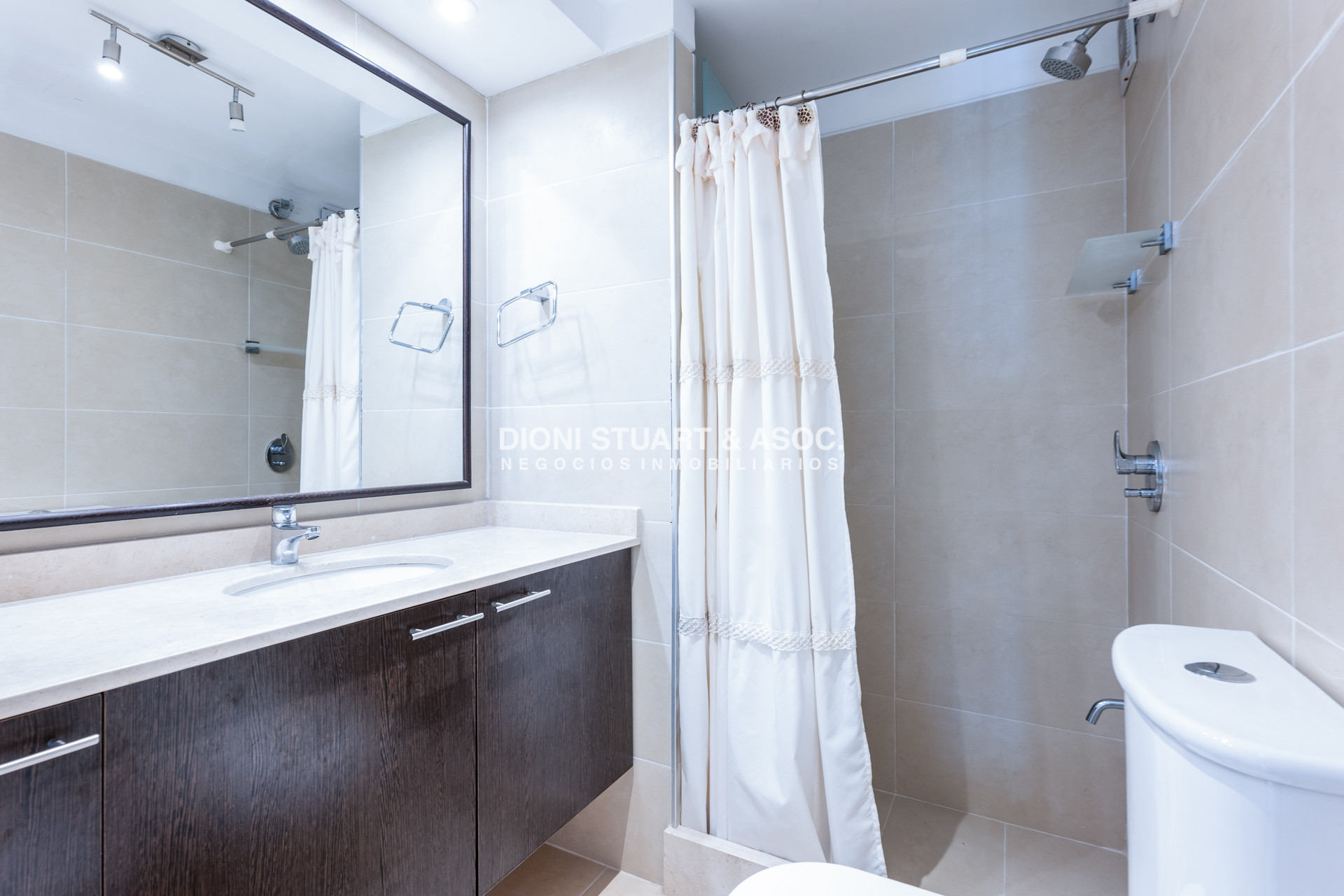 Apartamento ID.940 - DEPARTAMENTO EN VENTA CON PARRILLERO 3 DORMITORIOS RECICLADO - EDIFICIO CAP BRETON - PLAYA MANSA