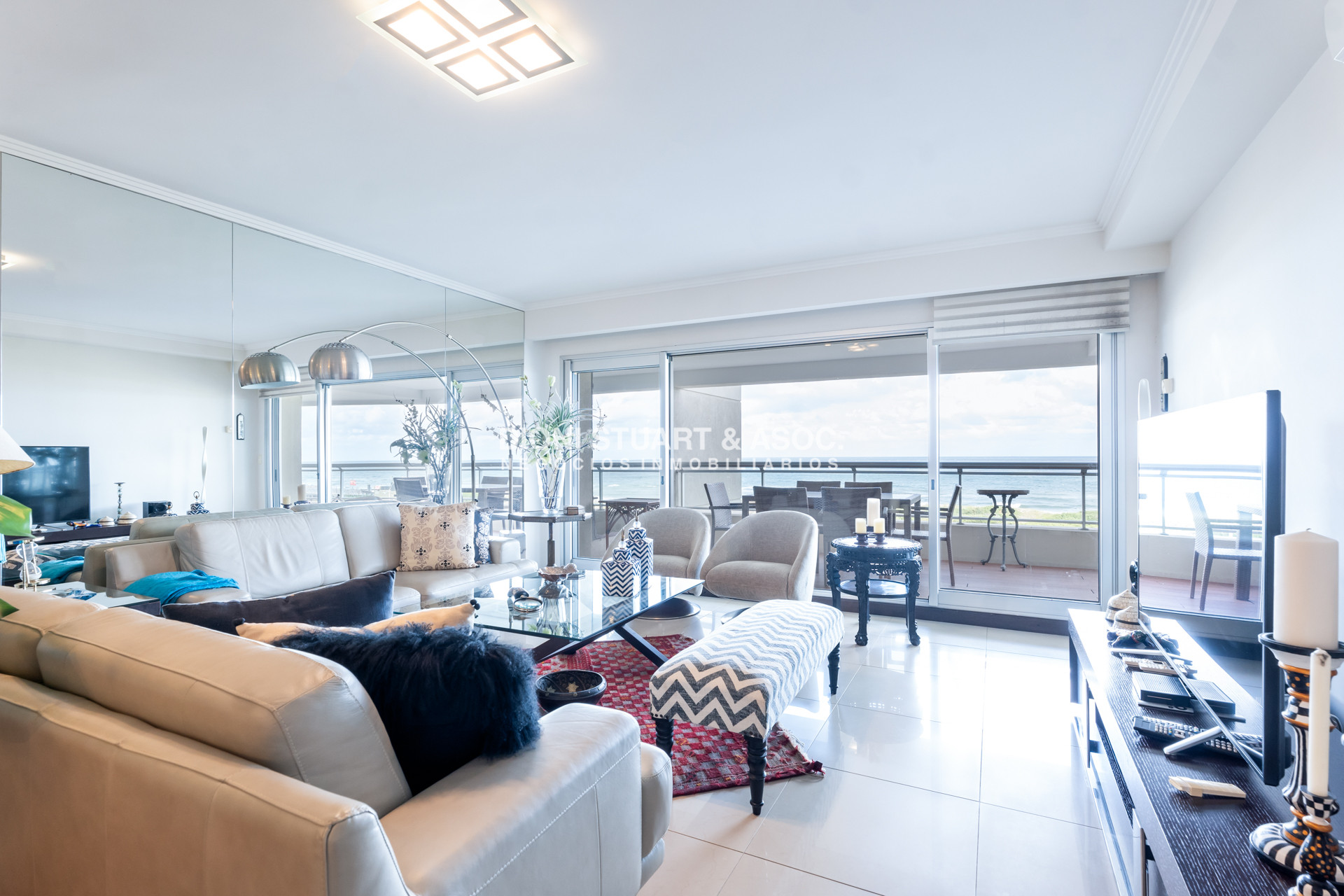 Apartamento ID.939 - TORRE LOBOS DEPARTAMENTO CENTRAL EN VENTA DE 3 DORMITORIOS EN SUITE + DEP. SERV. - PRIMERA LINEA PLAYA BRAVA