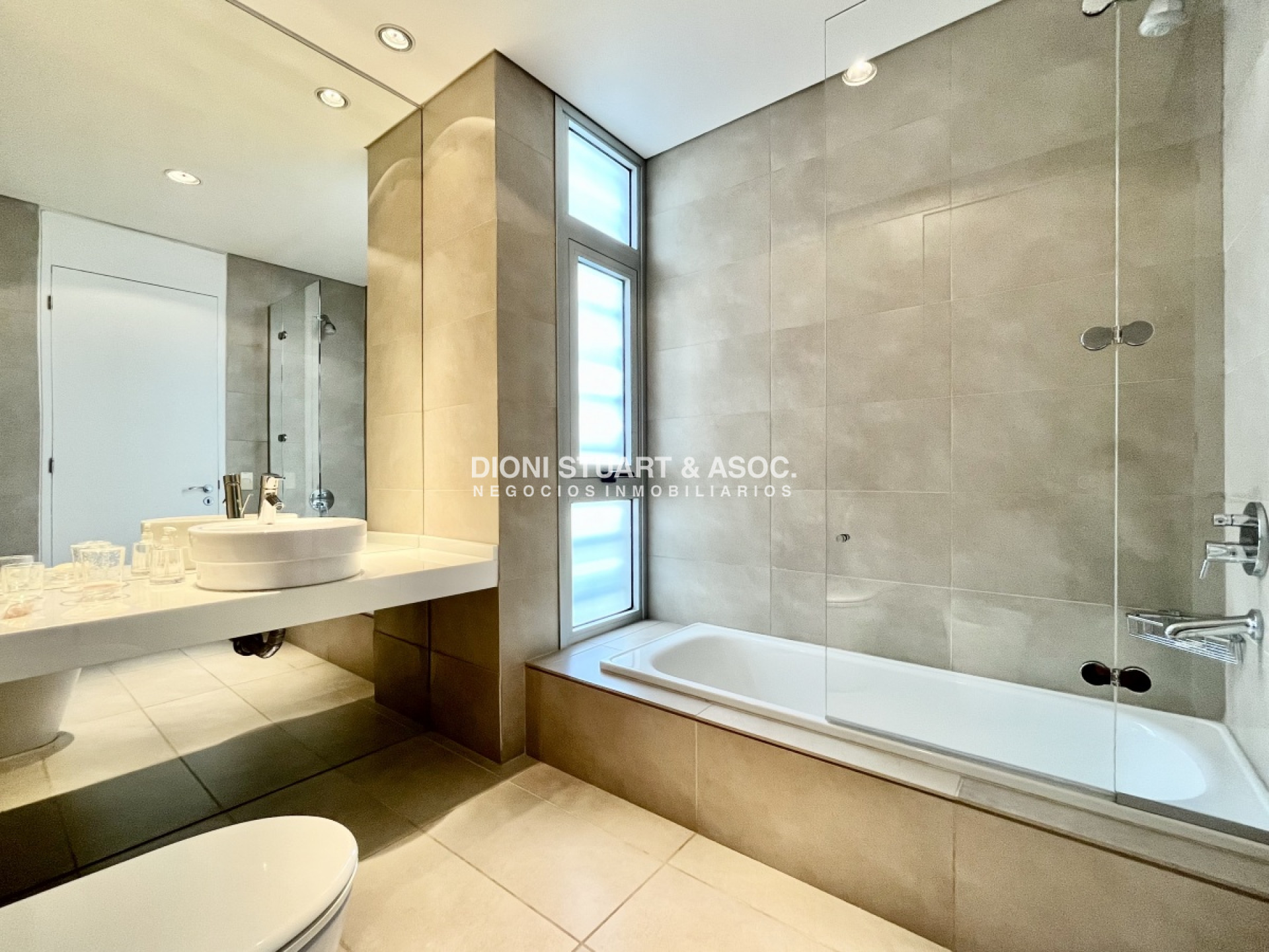 Apartamento ID.364 - Edificio Espacio Punta del Este - En Venta - 3 Dormitorios en Suite + Servicio
