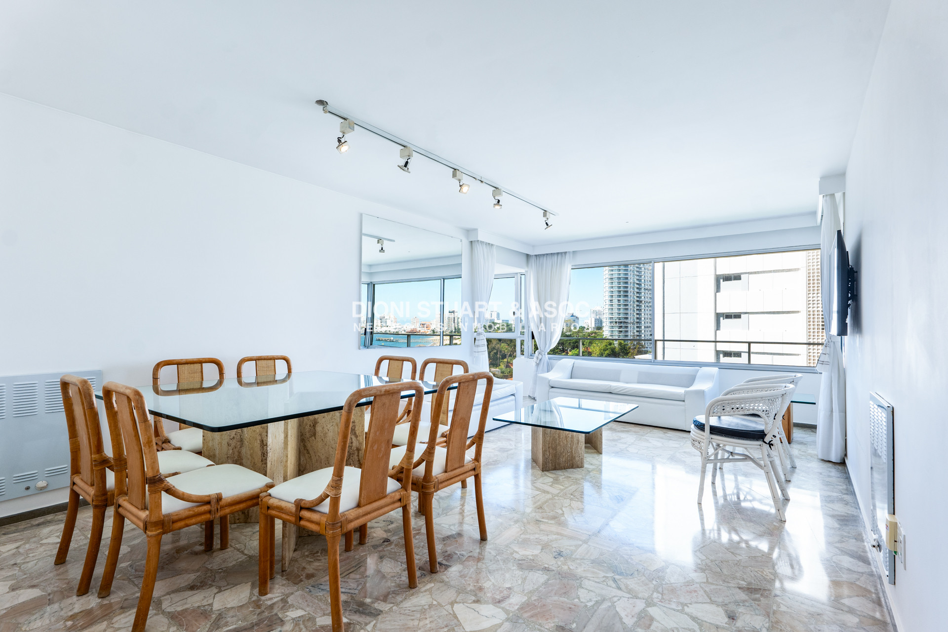 Apartamento ID.935 - DEPARTAMENTO EN VENTA FRENTE AL MAR DE 2 DORMITORIOS Y DEPENDENCIA DE SERVICIO RECICLADO EN TUNQUELEN I - PRIMERA LINEA PLAYA MANSA