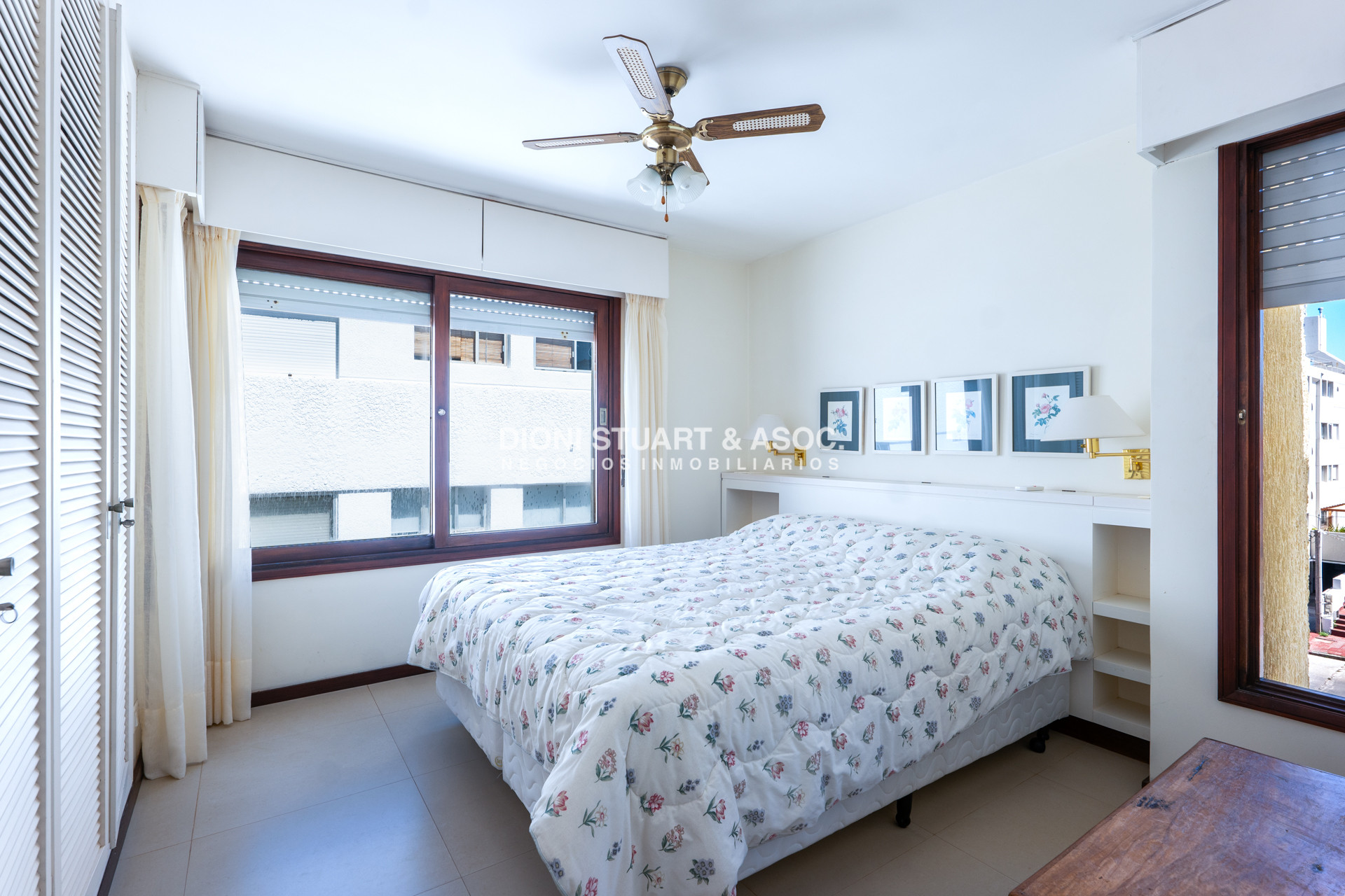 Apartamento ID.920 - DEPARTAMENTO EN VENTA FRENTE AL MAR - CON PARRILLERO - 3 DORMITORIOS - RECICLADO - PENINSULA - PUNTA DEL ESTE