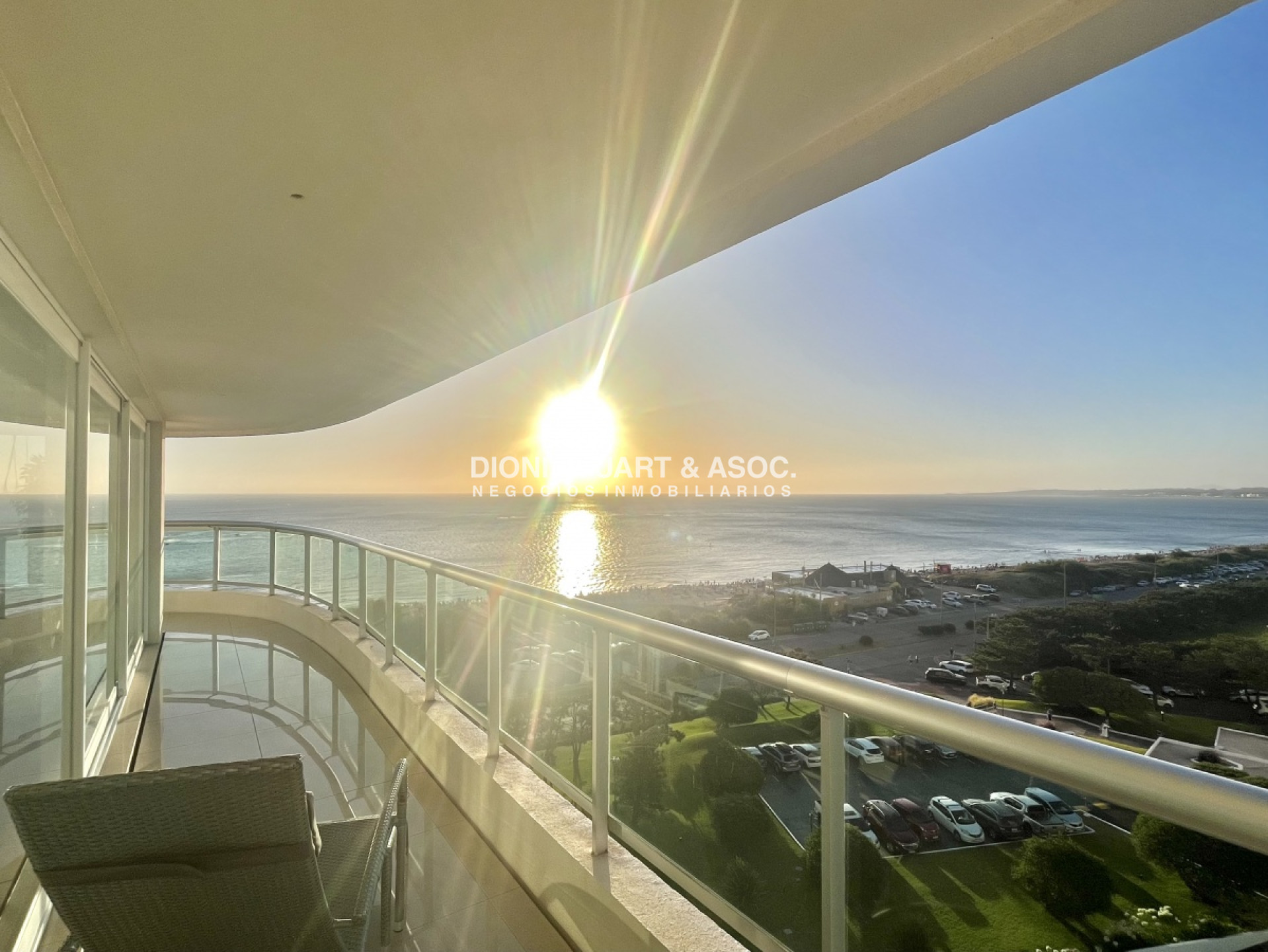 Apartamento ID.387 - Departamento en Aquarela Tower en Venta - 3 Dormitorios en Suite + Servicio - Esquinero 