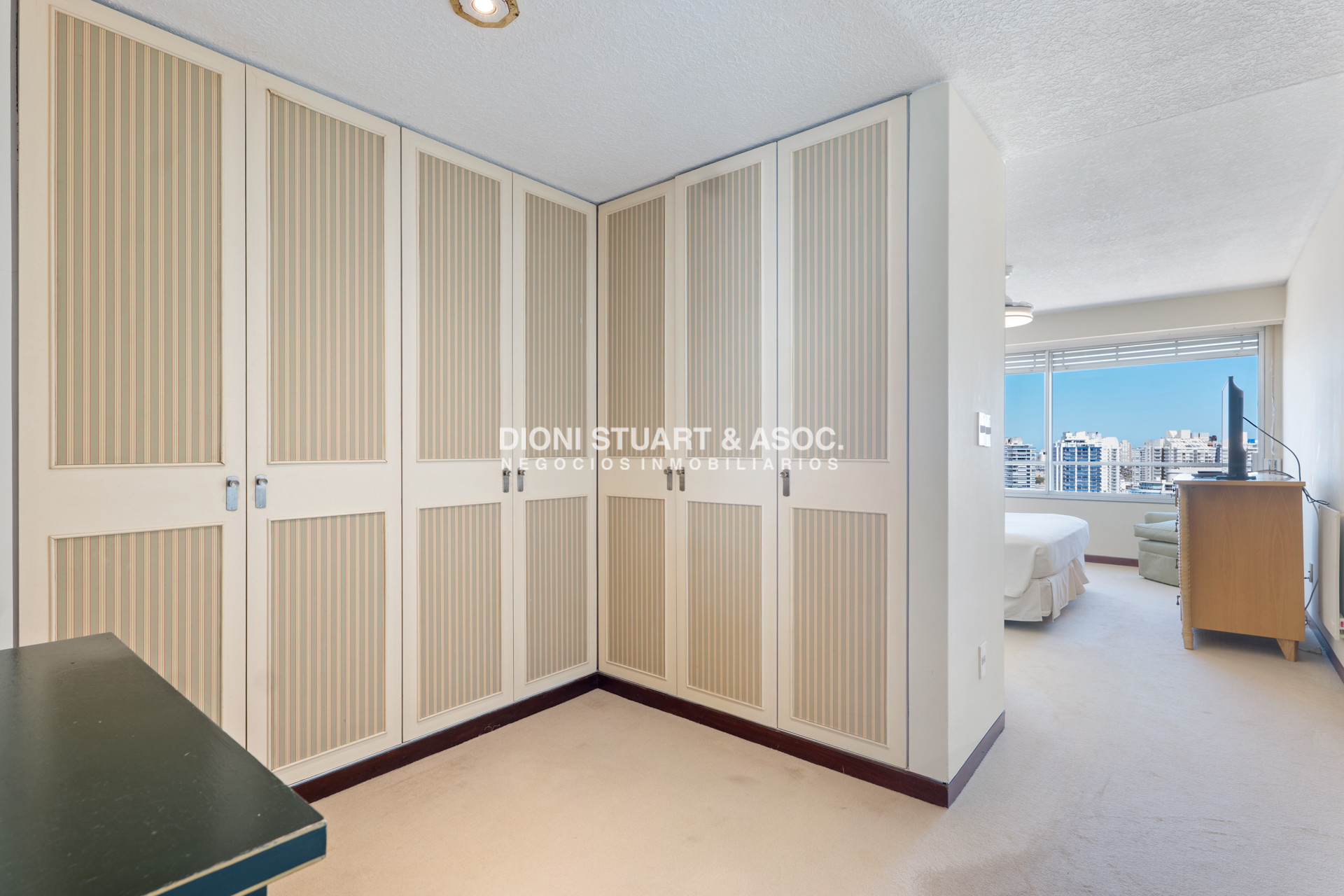 Apartamento ID.634 - Tiburon 2 - Piso Alto Lateral - 3 Dorm + Dep.