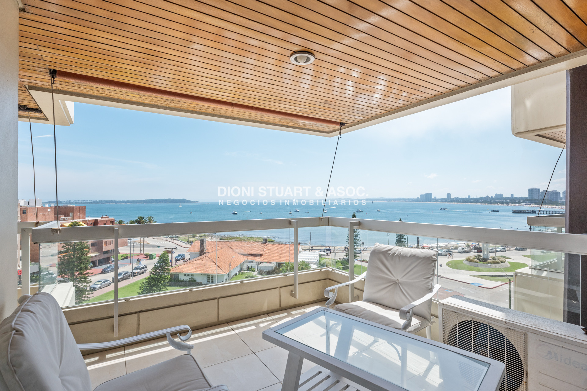 Apartamento ID.921 - DEPARTAMENTO EN ALQUILER ANUAL O DE TEMPORADA - 4 DORMITORIOS Y DEPENDENCIA - CON PARRILLERO - EDIFICIO EL TORREON - PLAYA MANSA