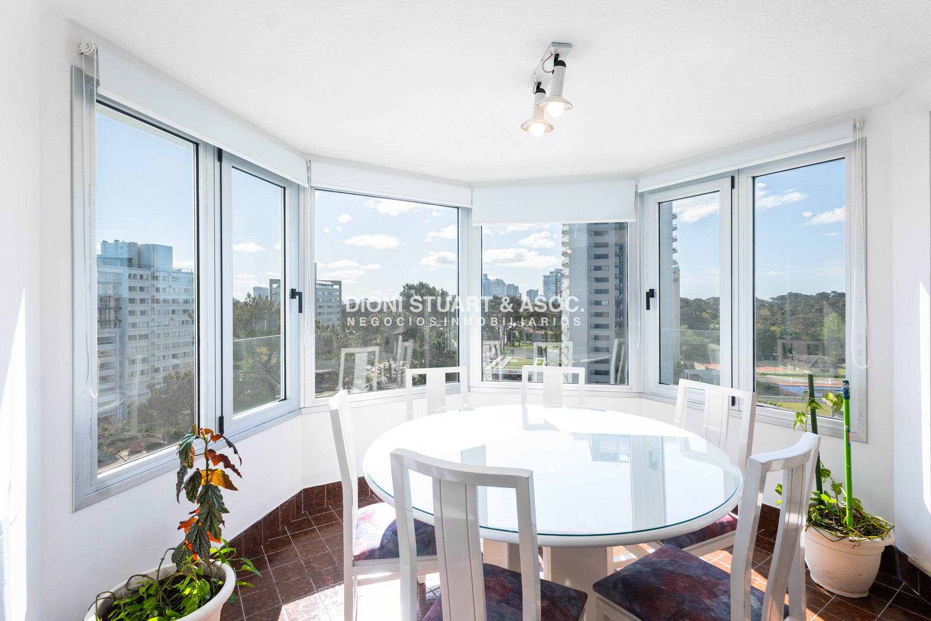 Apartamento ID.777 - Apartamento en Roosevelt Center en Venta - 3 Dormitorios 