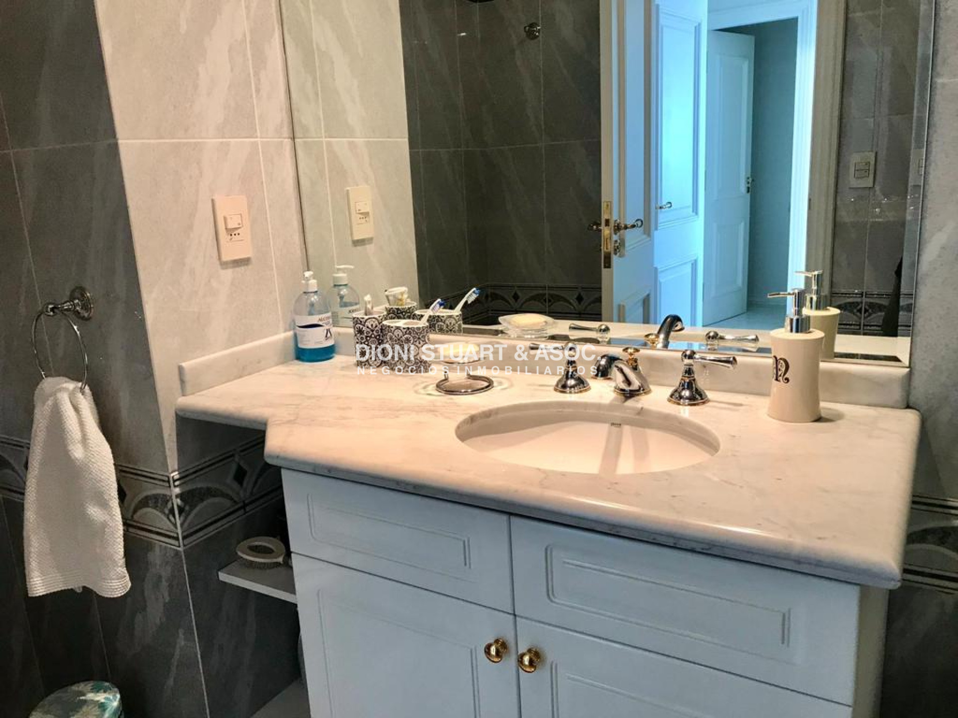 Apartamento ID.386 - Apartamento en Coral Tower - En Venta - 3 Dormitorios en Suite + Dependencia
