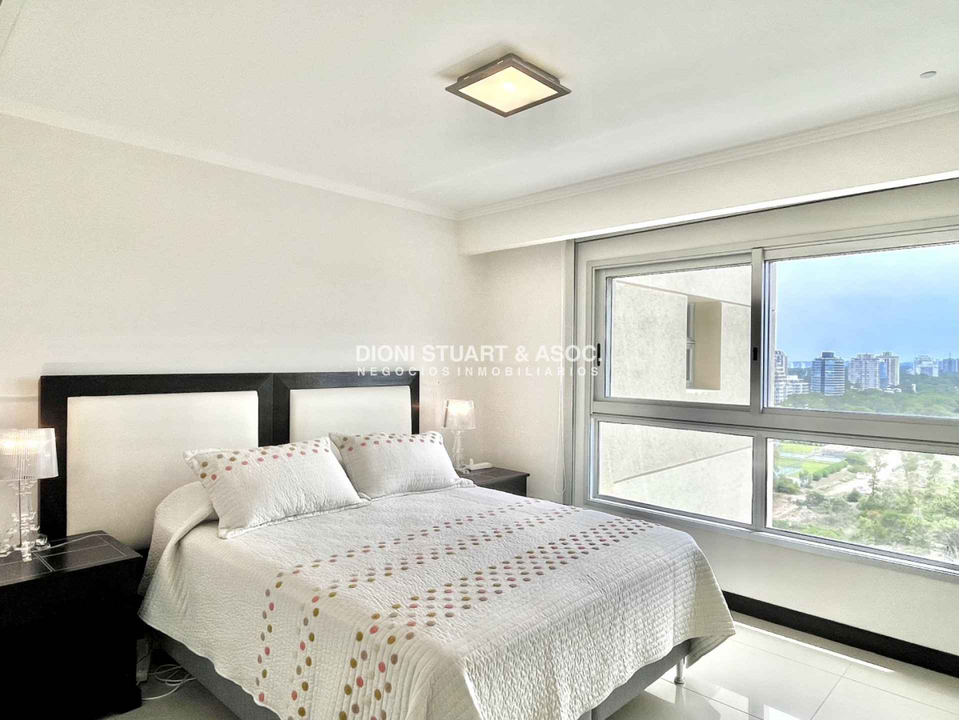 Apartamento ID.402 - Alquiler de Temporada - Playa Brava - Torre Lobos - 3 Dormitorios en Suite + Dependencia 