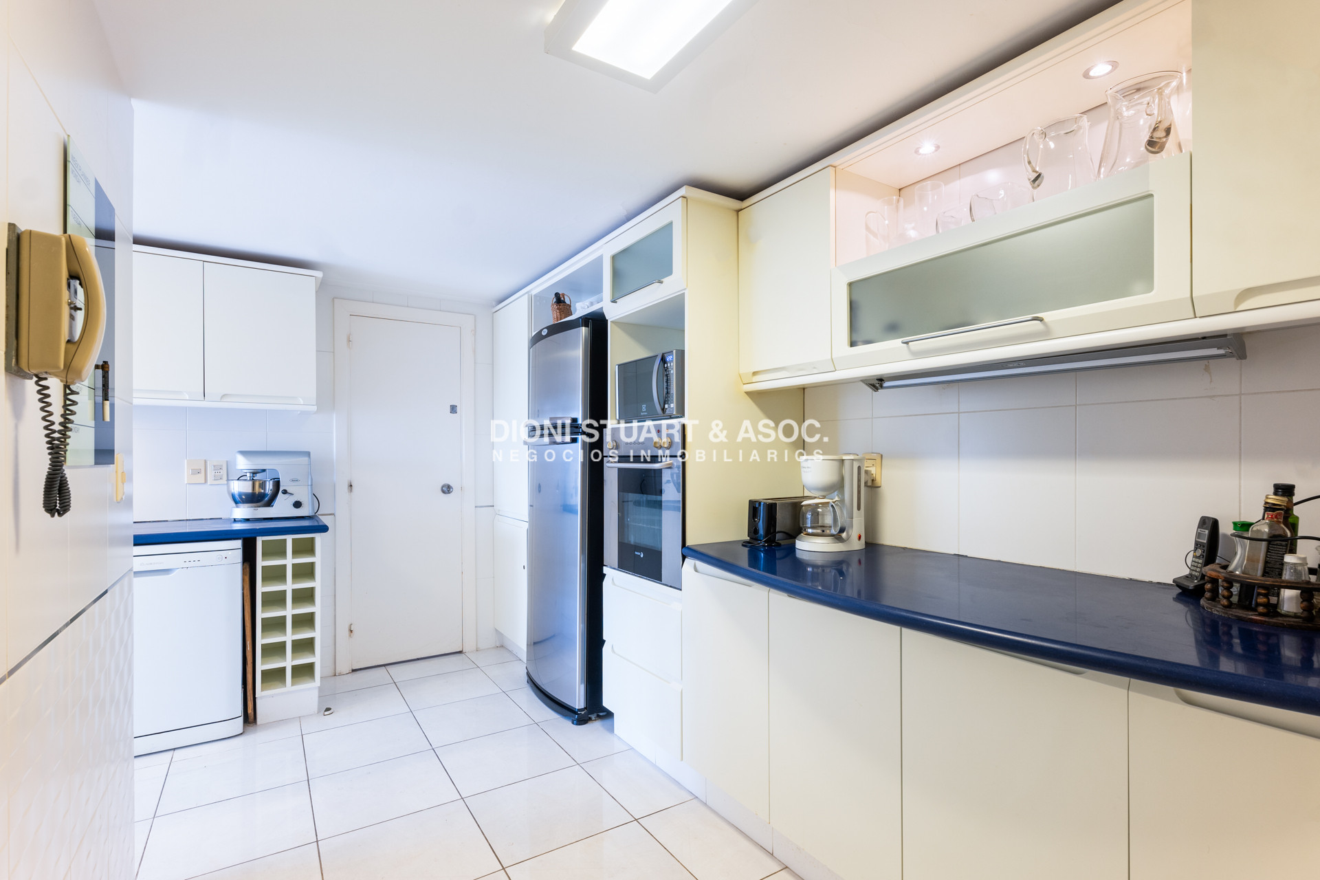 Apartamento ID.768 - DEPARTAMENTO EN VENTA FRENTE AL MAR EN TORRE JEFFERSON - 3 DORMITORIOS + DEPENDENCIA -  RECICLADO - COMPLEJO LINCOLN CENTER