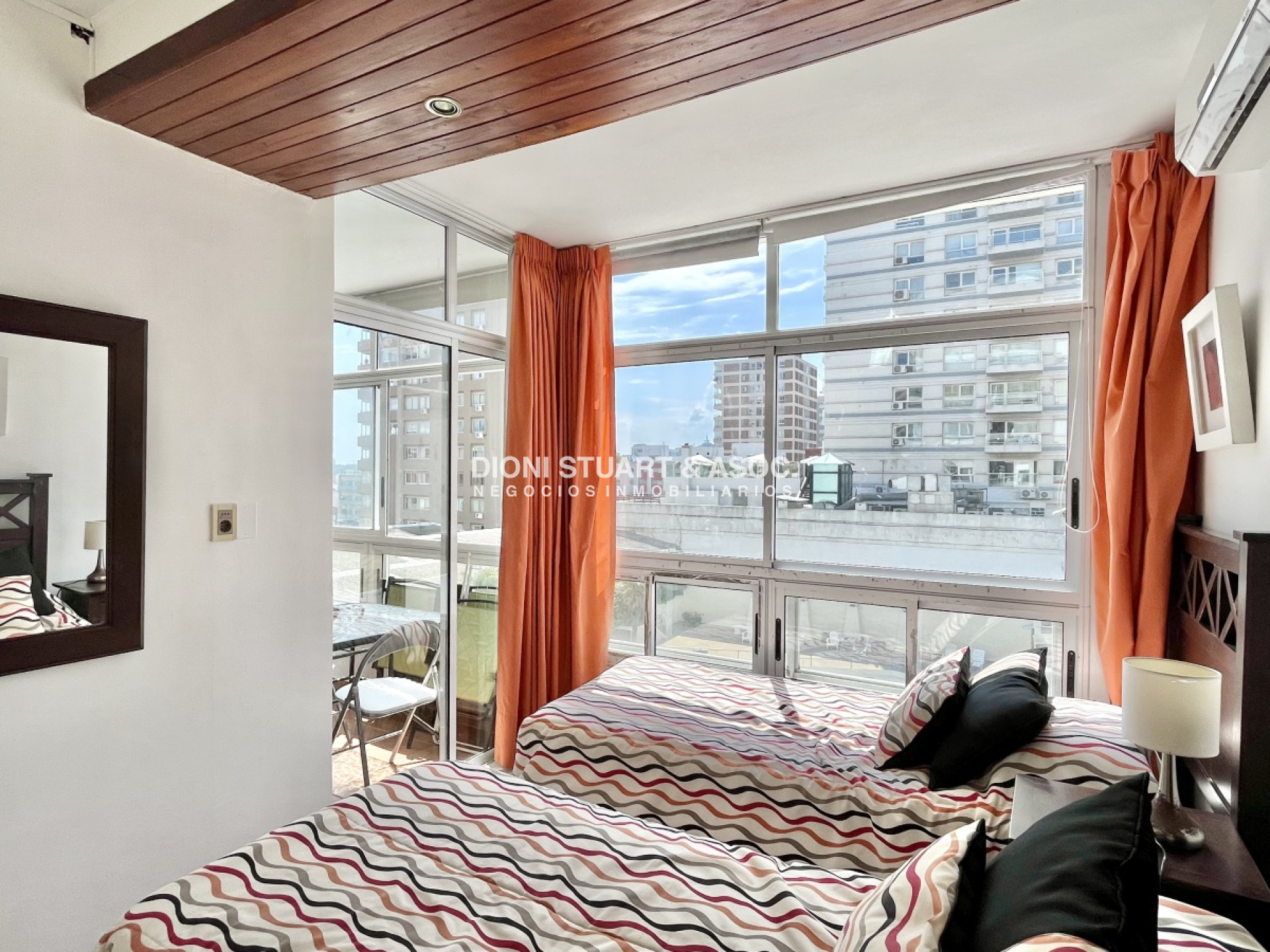 Apartamento ID.409 - En Venta 2 Dormitorios En Punta del Este - Frente a Plaza Los Artesanos - Oportunidad