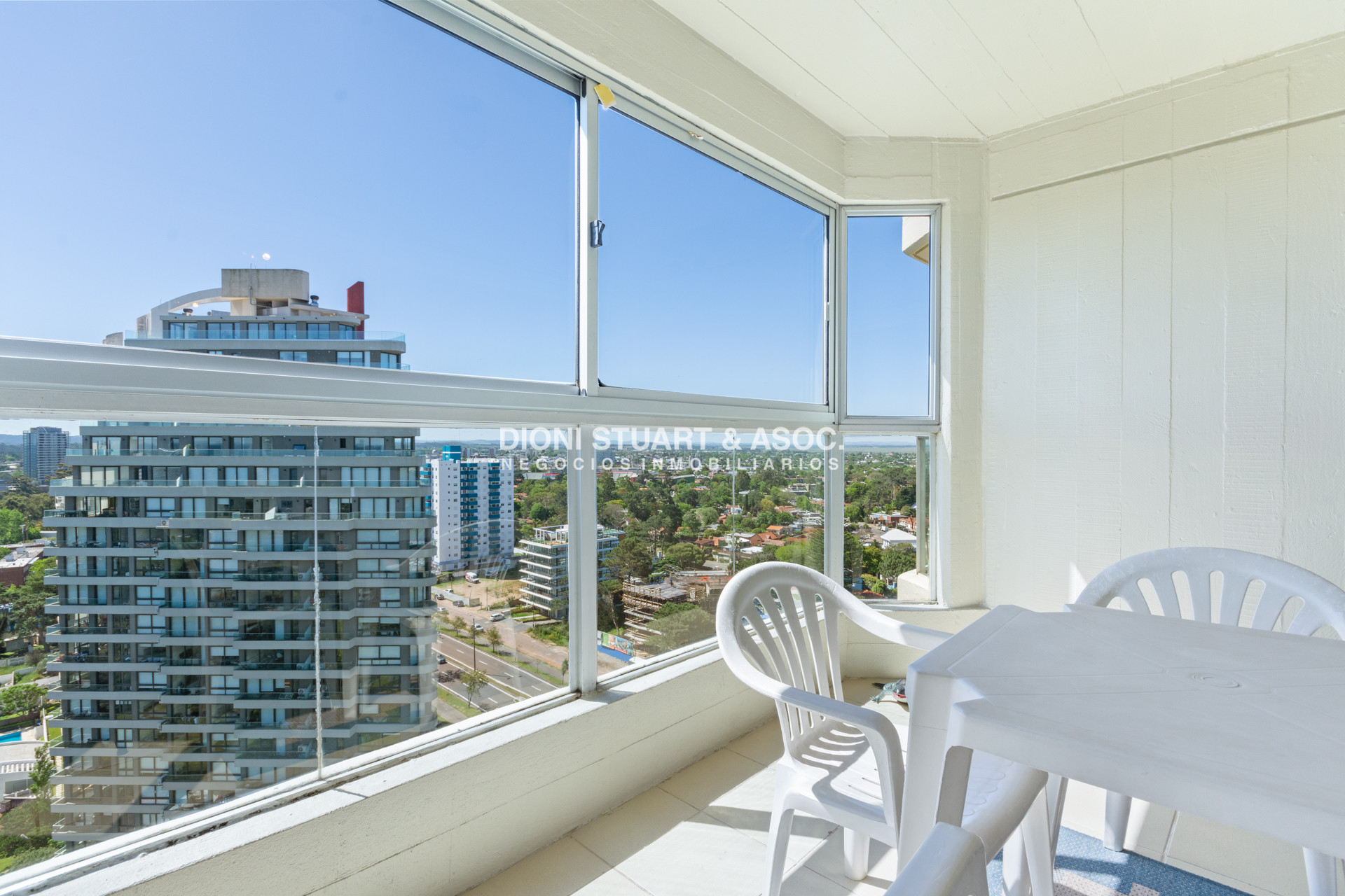 Apartamento ID.579 - Parquemar Roosevelt - Piso alto - 2 Dorm 