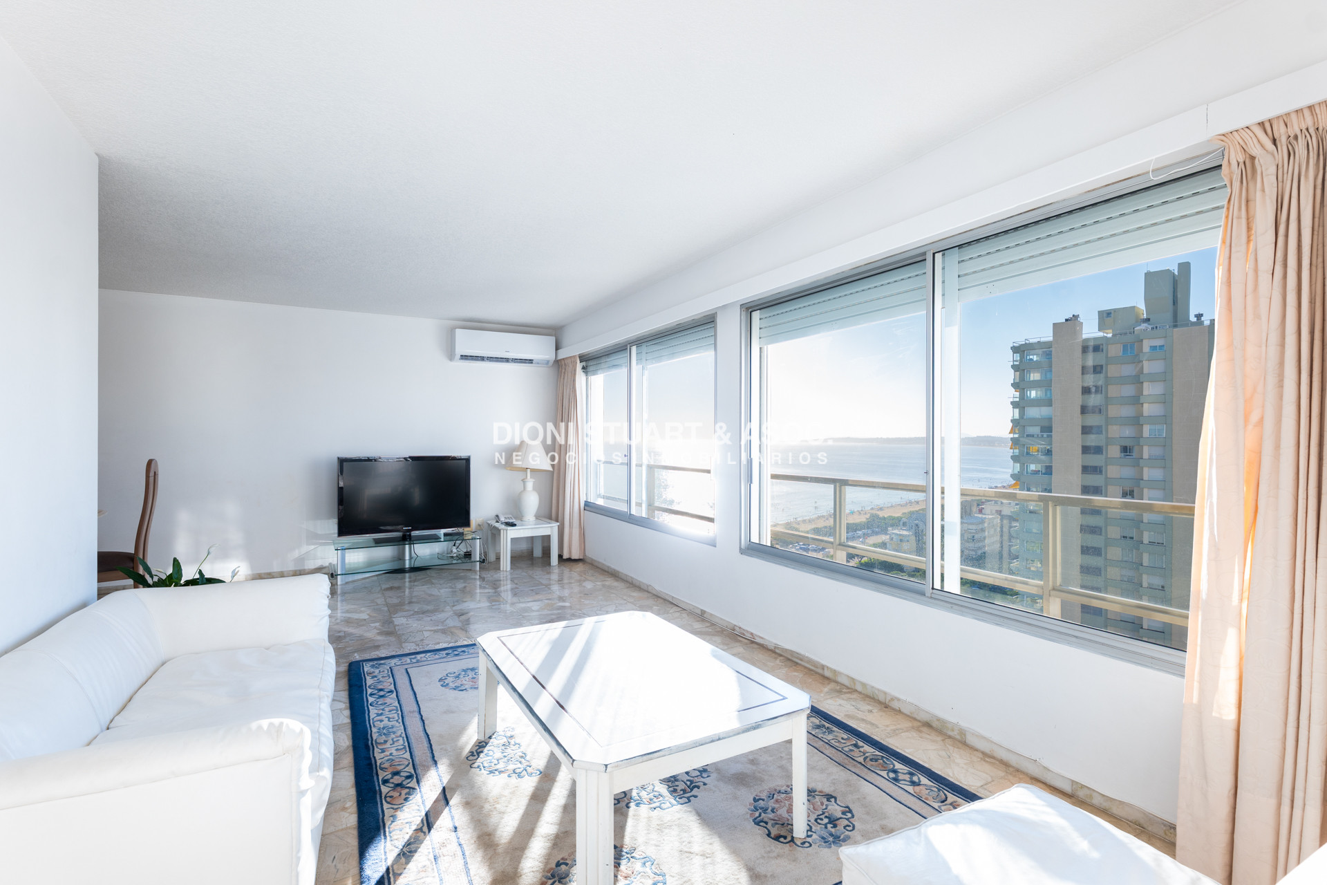 Apartamento ID.367 - SE VENDE DEPARTAMENTO PRIMERA LINEA MANSA - 2 DORM Y MEDIO - RECICLADO - TORRE WASHINGTON - COMPLEJO LINCOLN CENTER