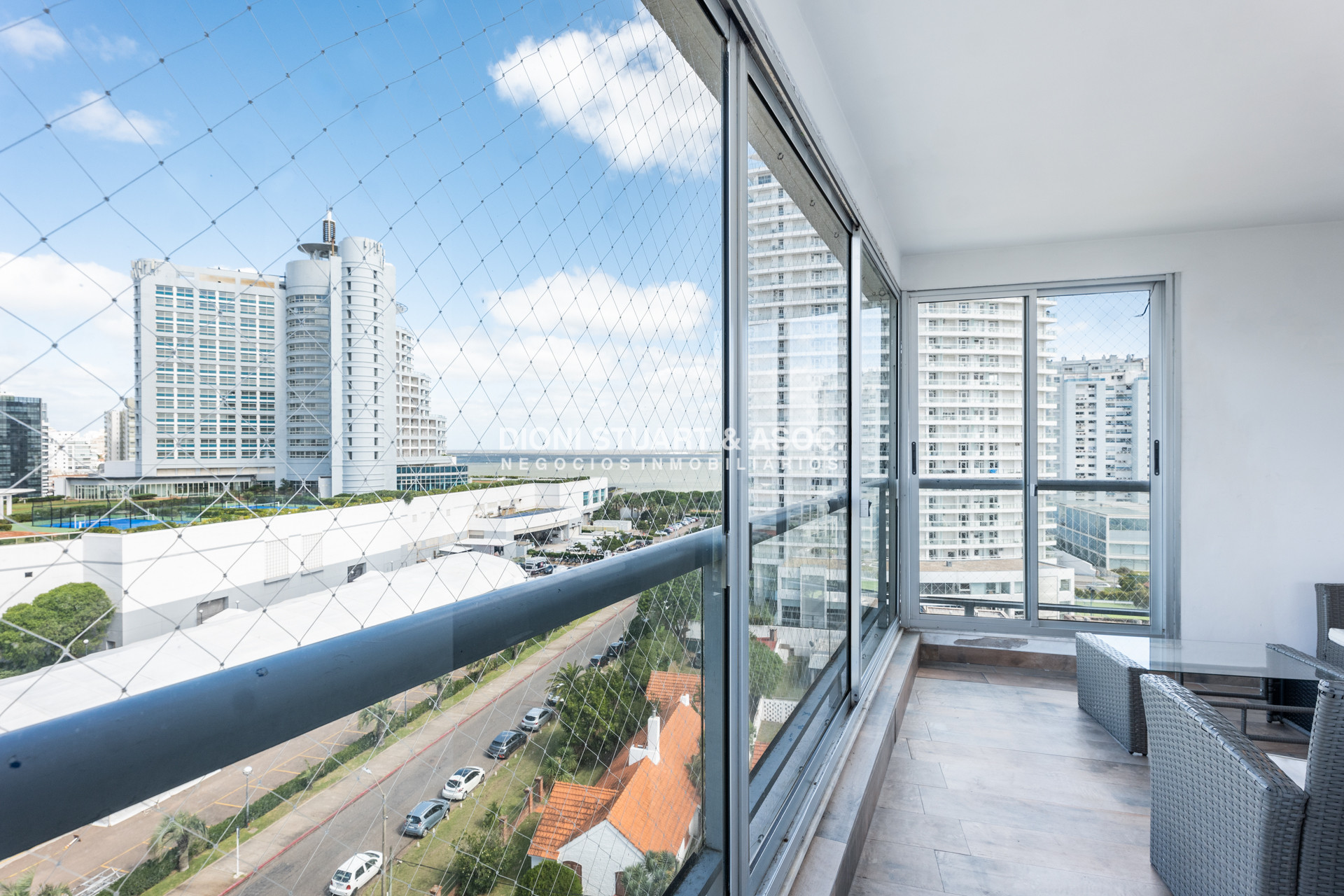 Apartamento ID.940 - DEPARTAMENTO EN VENTA CON PARRILLERO 3 DORMITORIOS RECICLADO - EDIFICIO CAP BRETON - PLAYA MANSA