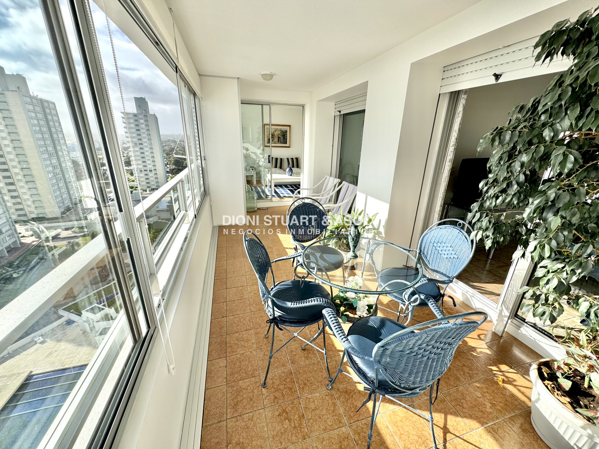Apartamento ID.1135 - ALQUILER DE TEMPORADA 2 DORMITORIOS Y MEDIO PLAYA MANSA - COMPLEJO LINCOLN CENTER