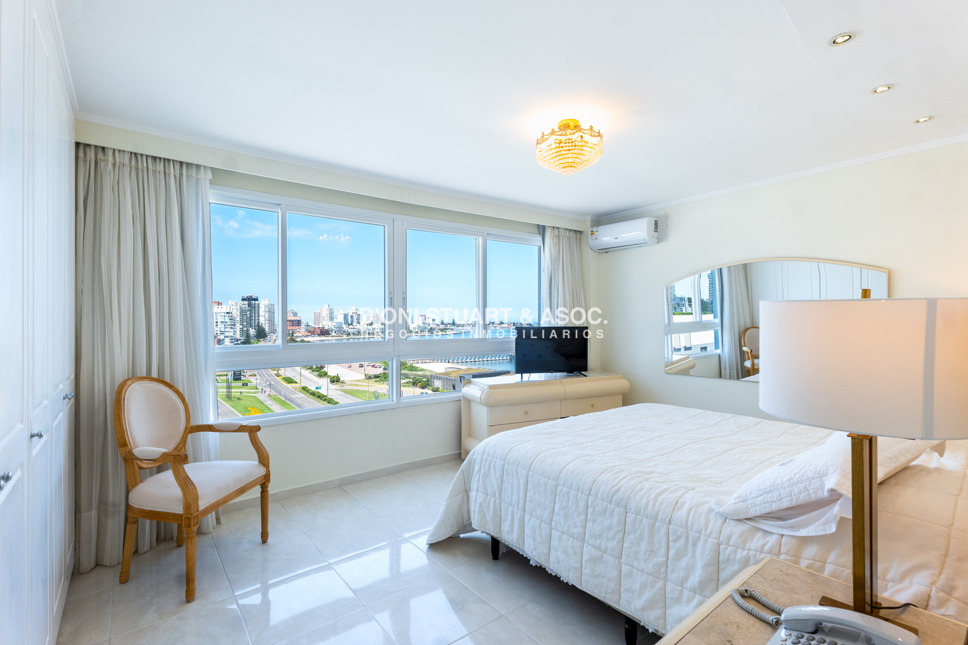 Apartamento ID.800 - MILLENIUM TOWER EN ALQUILER DE TEMPORADA - 3 DORMITORIOS EN SUITE + DEP. - LA MEJOR VISTA