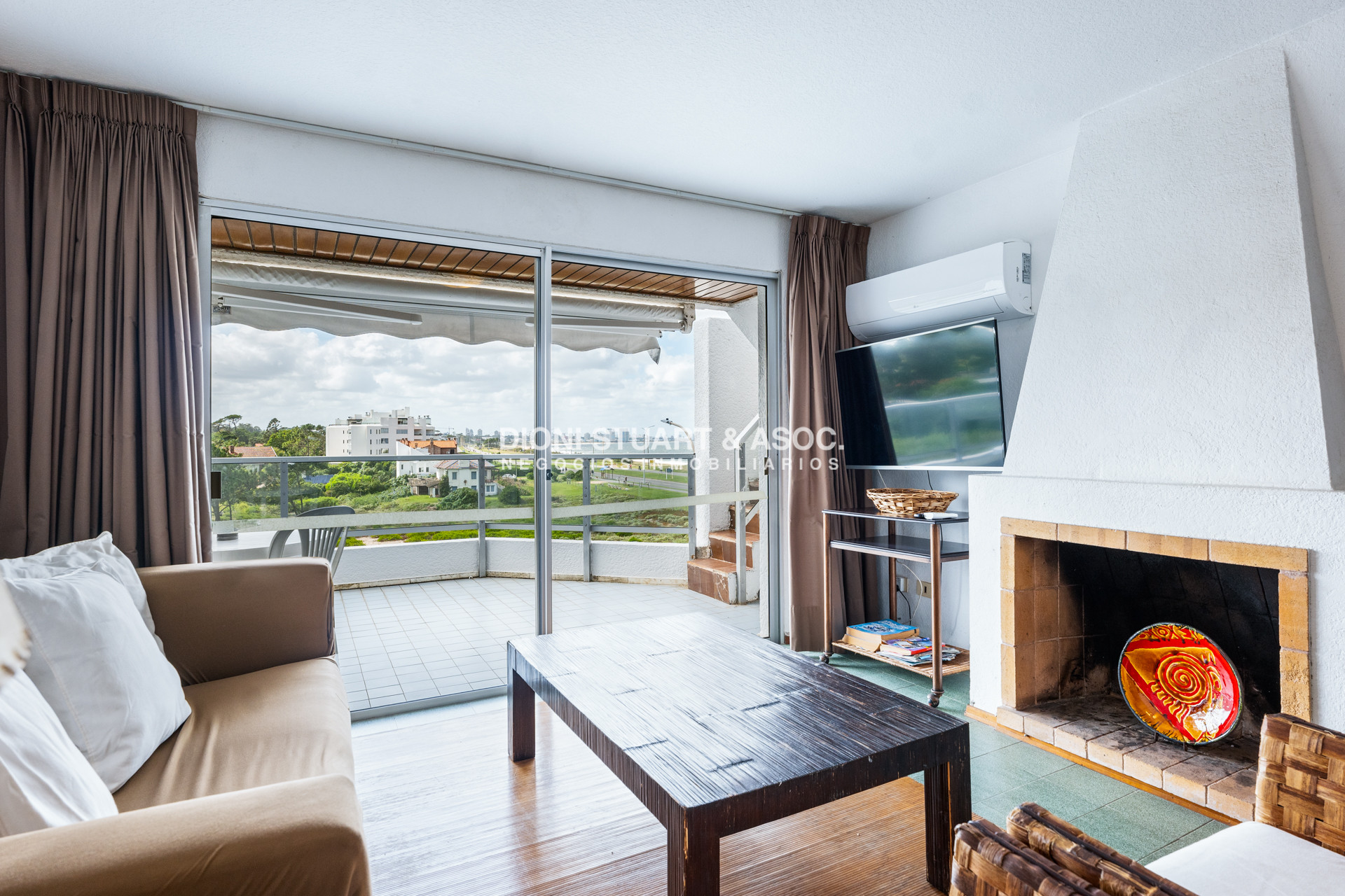 Apartamento ID.391 - DEPARTAMENTO PENT HOUSE DUPLEX EN PLAYA MANSA EN VENTA - 3 DORMITORIOS - CON ESTUFA Y BARBACOA