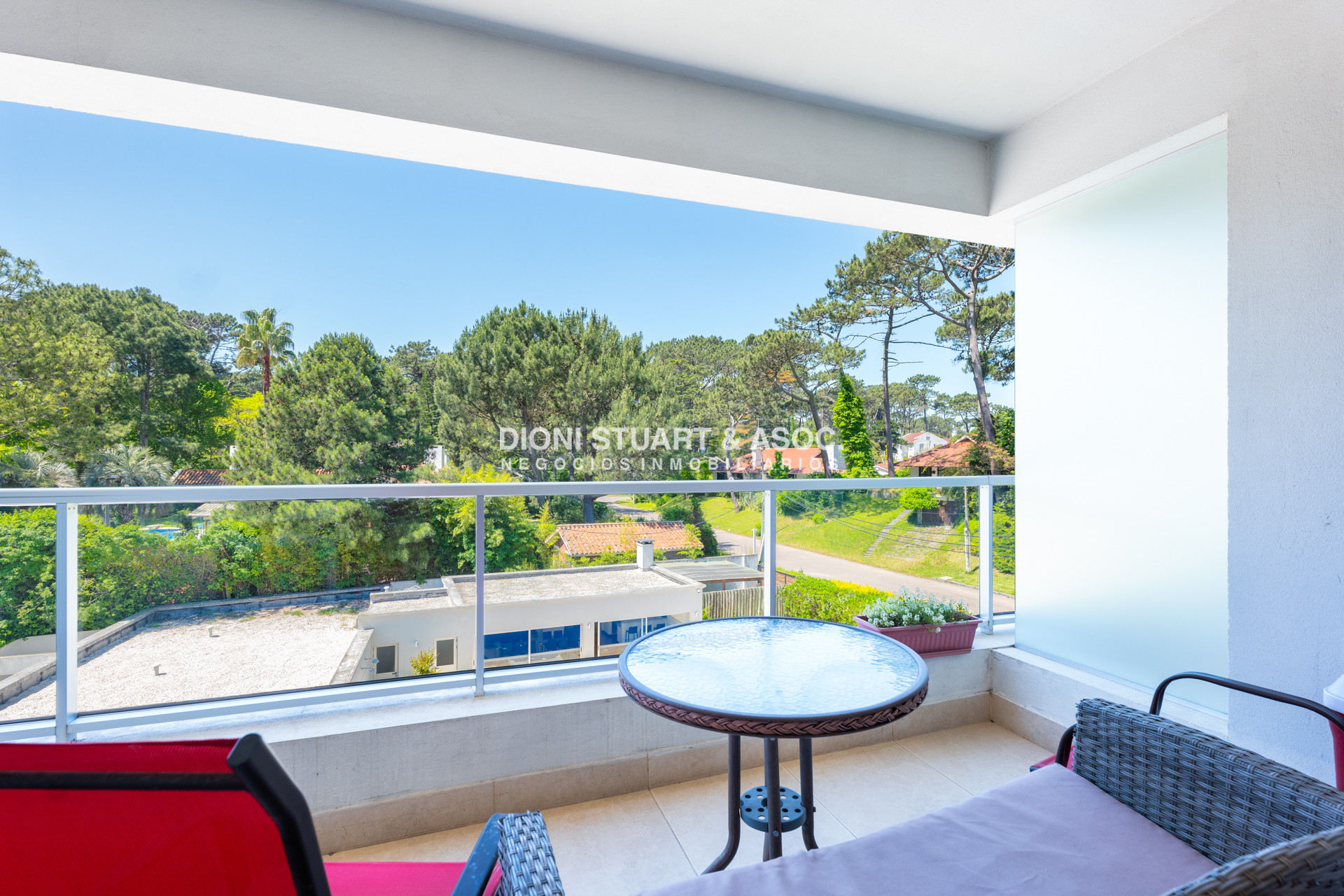 Apartamento ID.820 - APARTAMENTO EN VENTA EN PLAYA MANSA DE 2 DORMITORIOS CON PARRILLERO