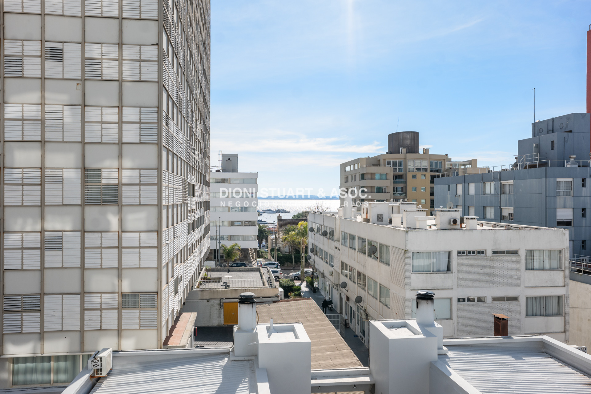 Apartamento ID.1053 - VENTA APARTAMENTO 2 DORMITORIOS PUNTA DEL ESTE - EDIFICIO VAN GOGH - GORLERO