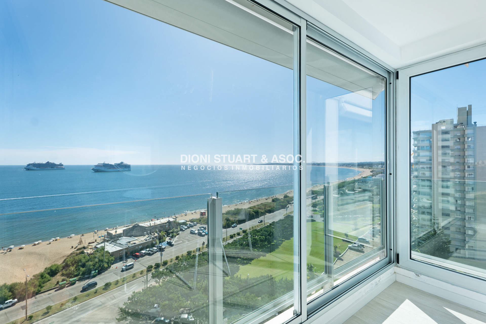 Apartamento ID.291 - APARTAMENTO DE 3 DORMITORIOS EN ALQUILER FRENTE AL MAR TORRE WASHINGTON COMPLEJO LINCOLN CENTER -  RECICLADO