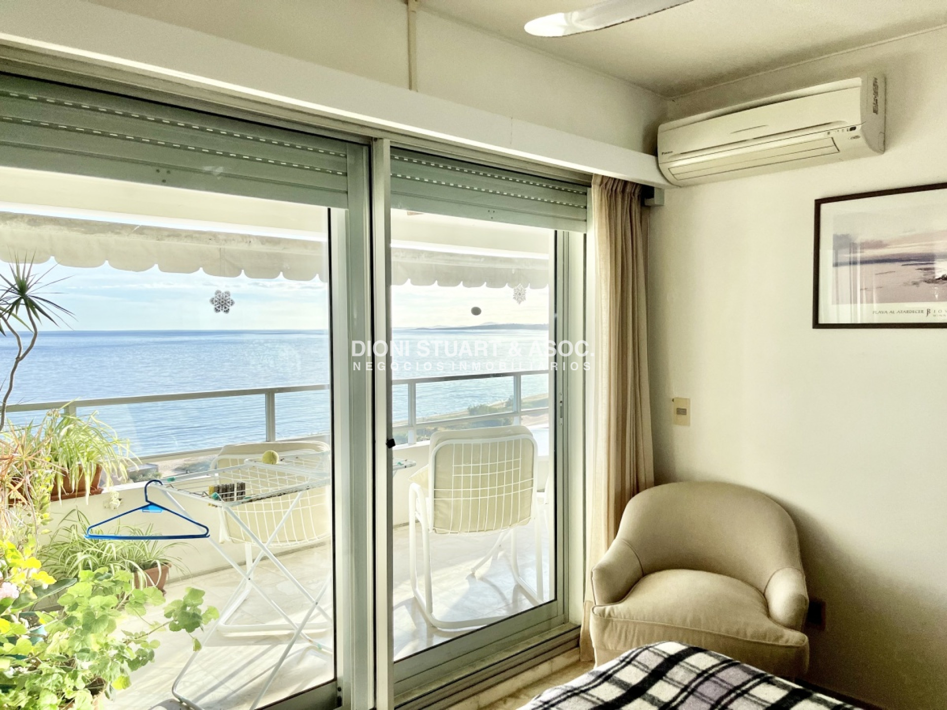 Apartamento ID.215 - APARTAMENTO EN ALQUILER 3 DORMITORIOS FRENTE AL MAR PLAYA MANSA - COMPLEJO LINCOLN CENTER