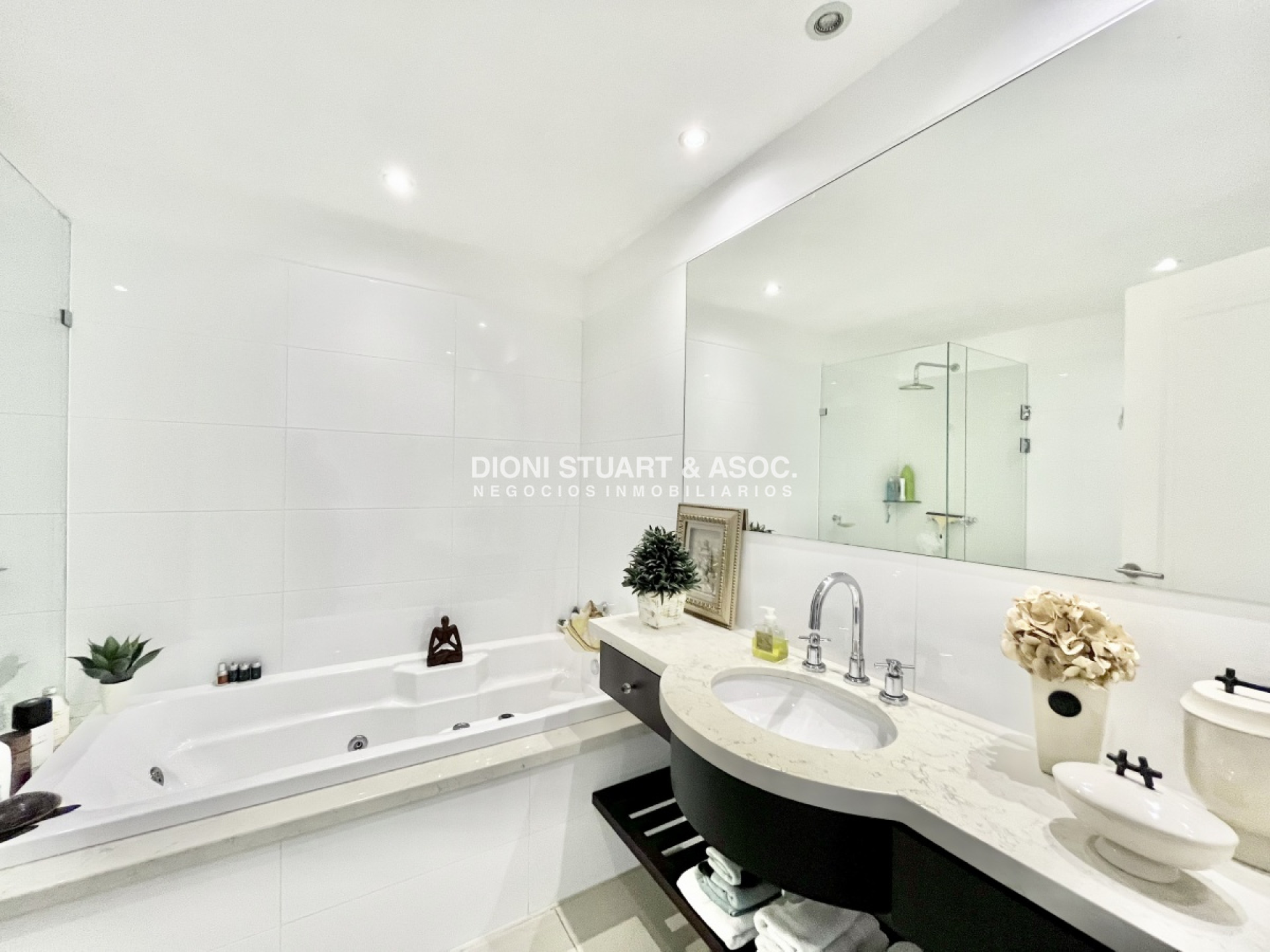 Apartamento ID.116 - Torre Lobos  -  Esquinero - En Venta