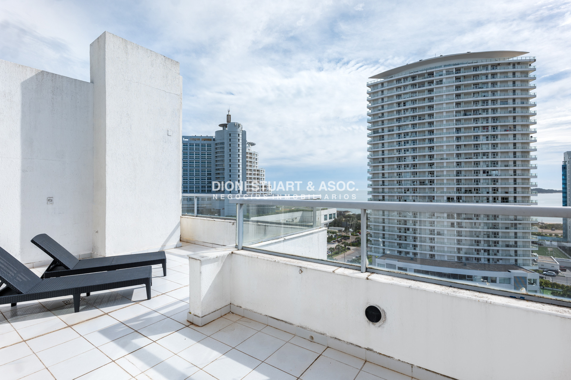 Apartamento ID.1149 - VENTA APARTAMENTO 3 DORMITORIOS CON BARBACOA PENT HOUSE DUPLEX PLAYA MANSA