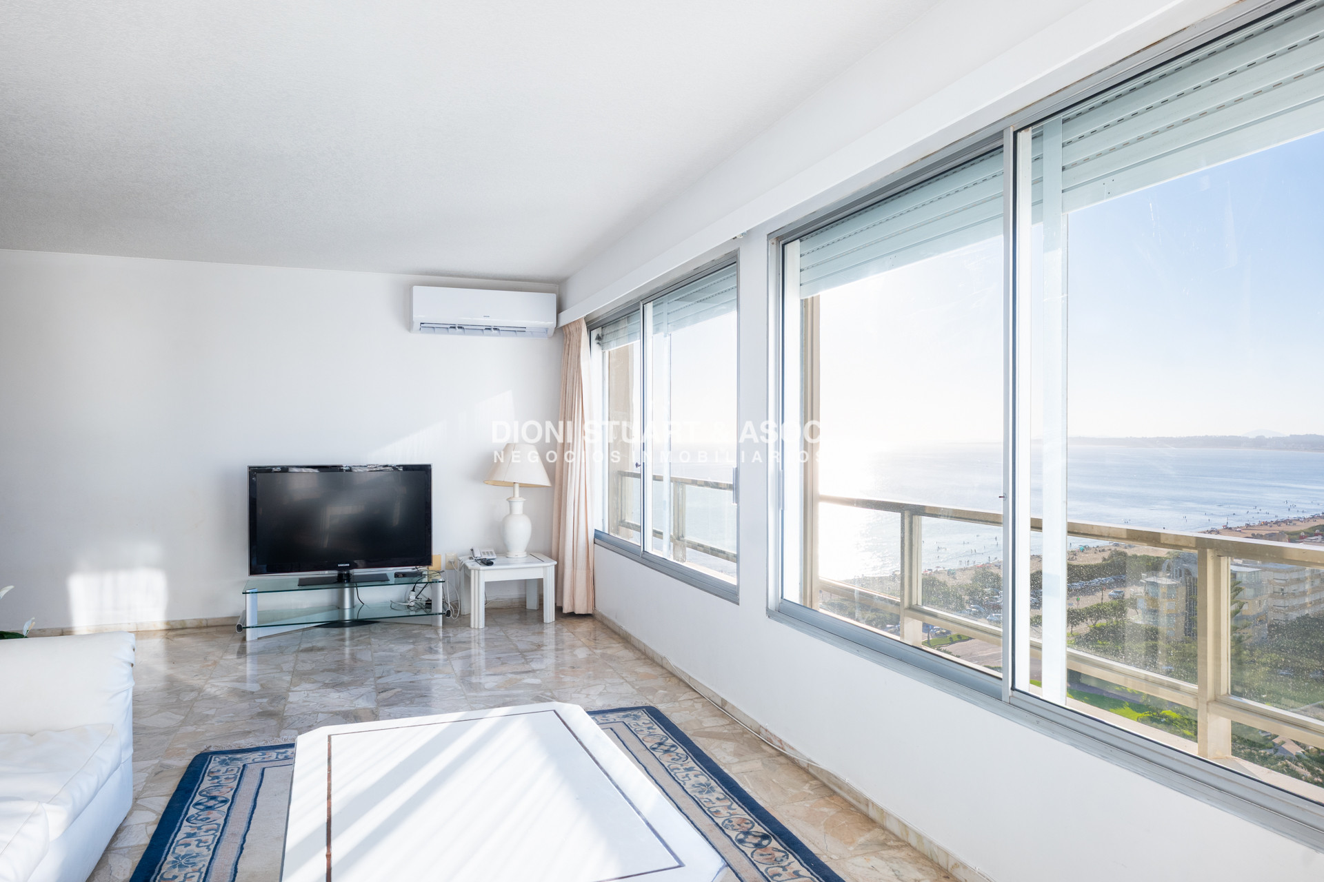 Apartamento ID.367 - SE VENDE DEPARTAMENTO PRIMERA LINEA MANSA - 2 DORM Y MEDIO - RECICLADO - TORRE WASHINGTON - COMPLEJO LINCOLN CENTER