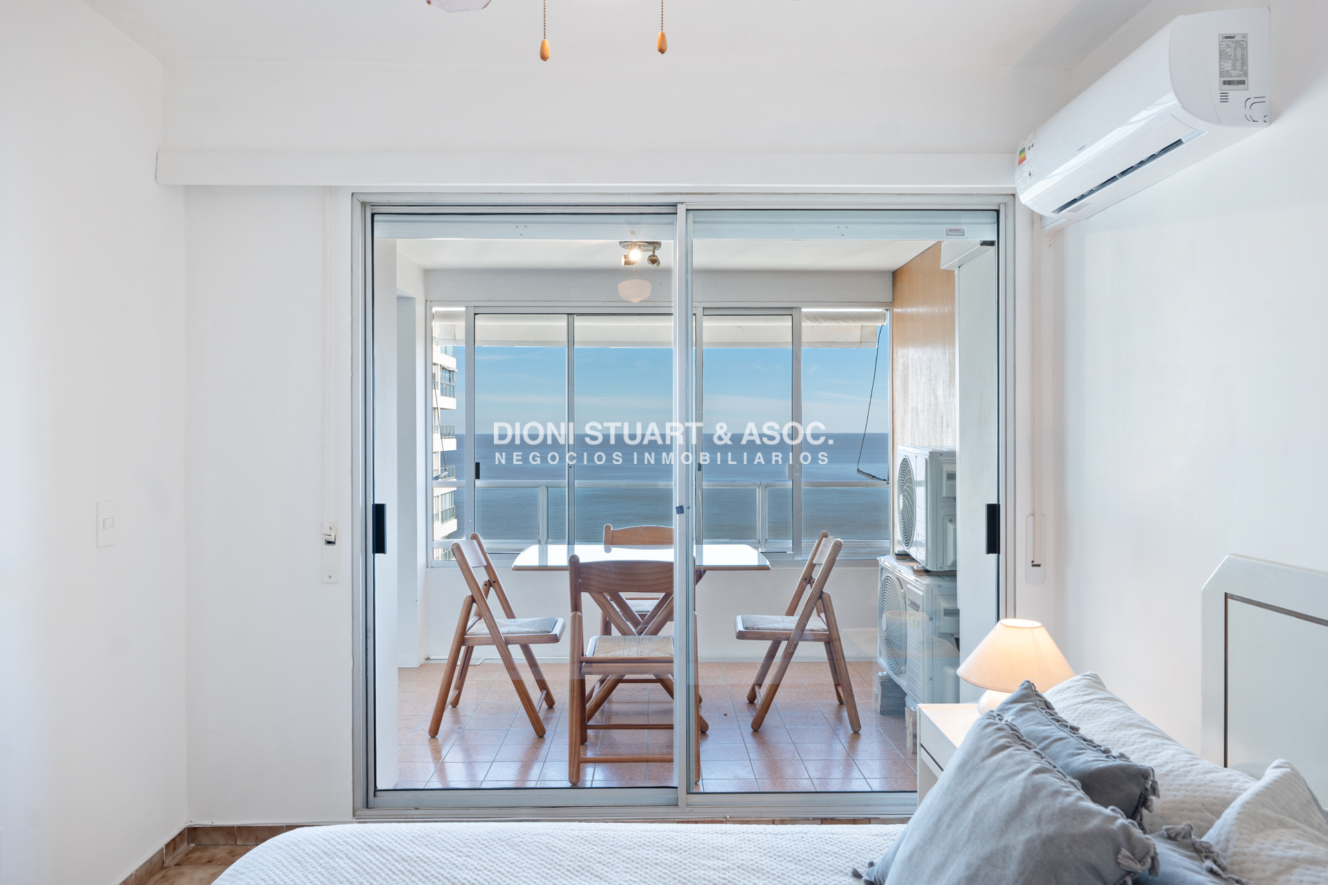 Apartamento ID.444 - APARTAMENTO EN VENTA DE 1 DORMITORIO Y MEDIO FRENTE AL MAR - PLAYA MANSA - COMPLEJO LINCOLN CENTER