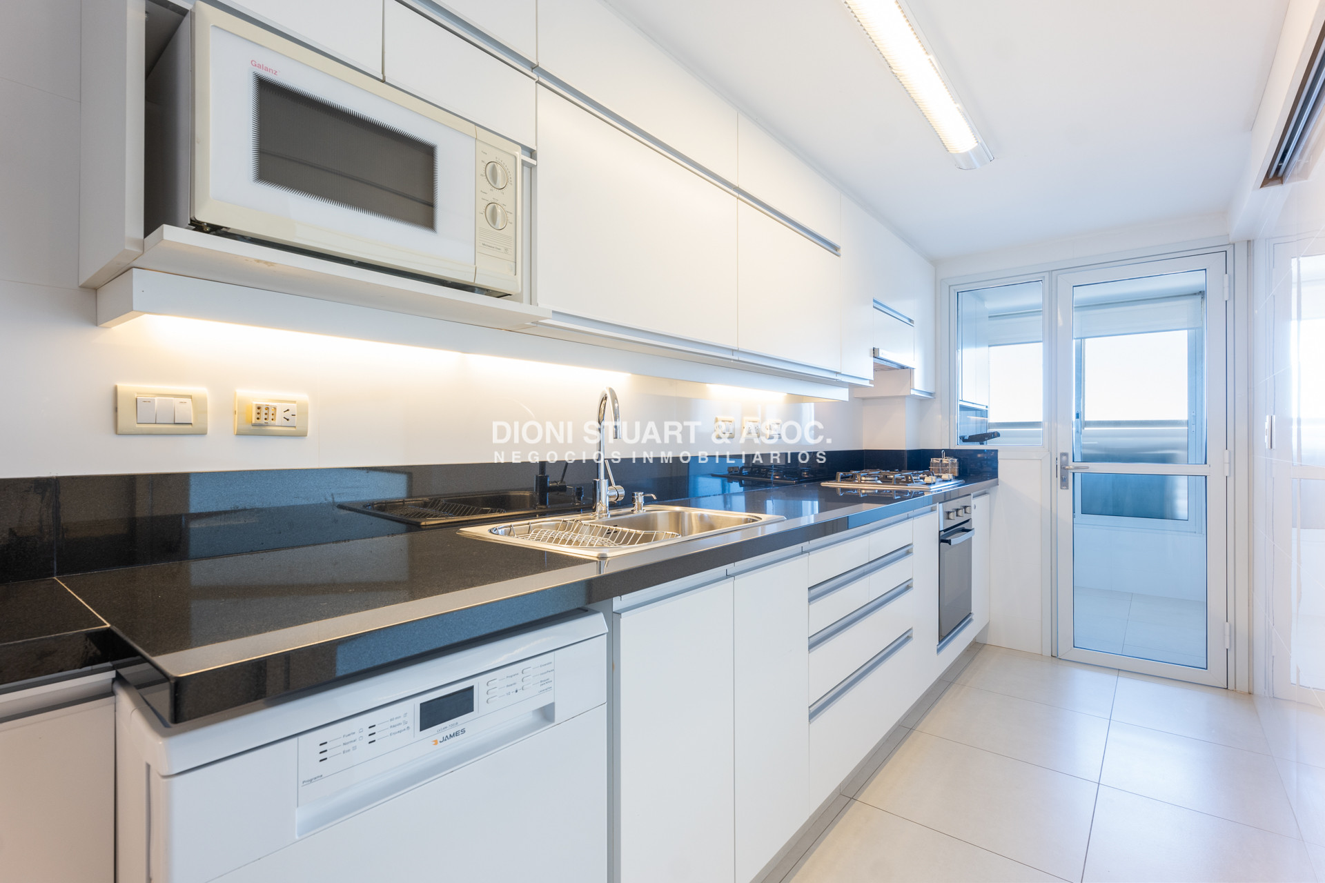 Apartamento ID.689 - TORRE WASHINGTON ESQUINERO 3 DORM RECICLADO
