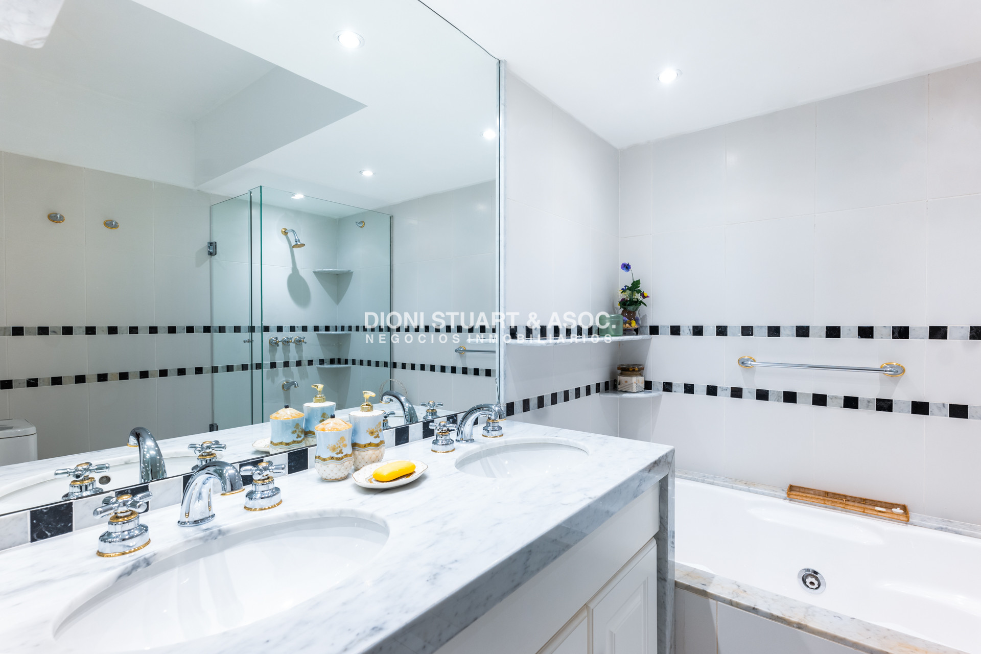 Apartamento ID.757 - PENT HOUSE EN VENTA PRIMERA LINEA BRAVA - EDIF. AGUAS AZULES - 5 DORM EN SUITE