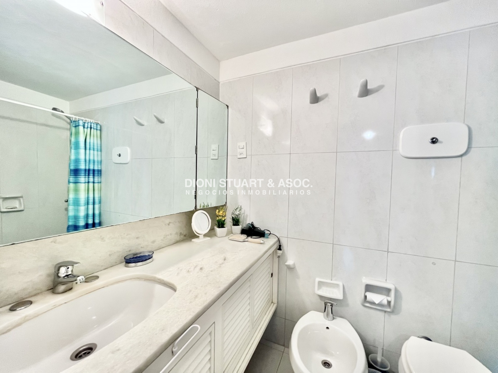 Apartamento ID.206 - Alquiler de Invierno Año 2025 - 2 Dormitorios y Medio + 2 Baños - Vista al Mar - Piscina Climatizada - Complejo Lincoln Center