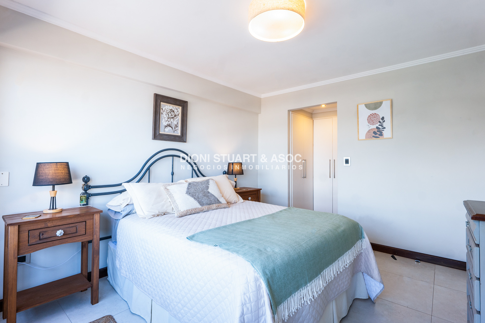 Apartamento ID.962 - APARTAMENTO EN VENTA 2 DORMITORIOS RECICLADO EN EDIFICIO VAN GOOGH - PENINSULA PUNTA DEL ESTE