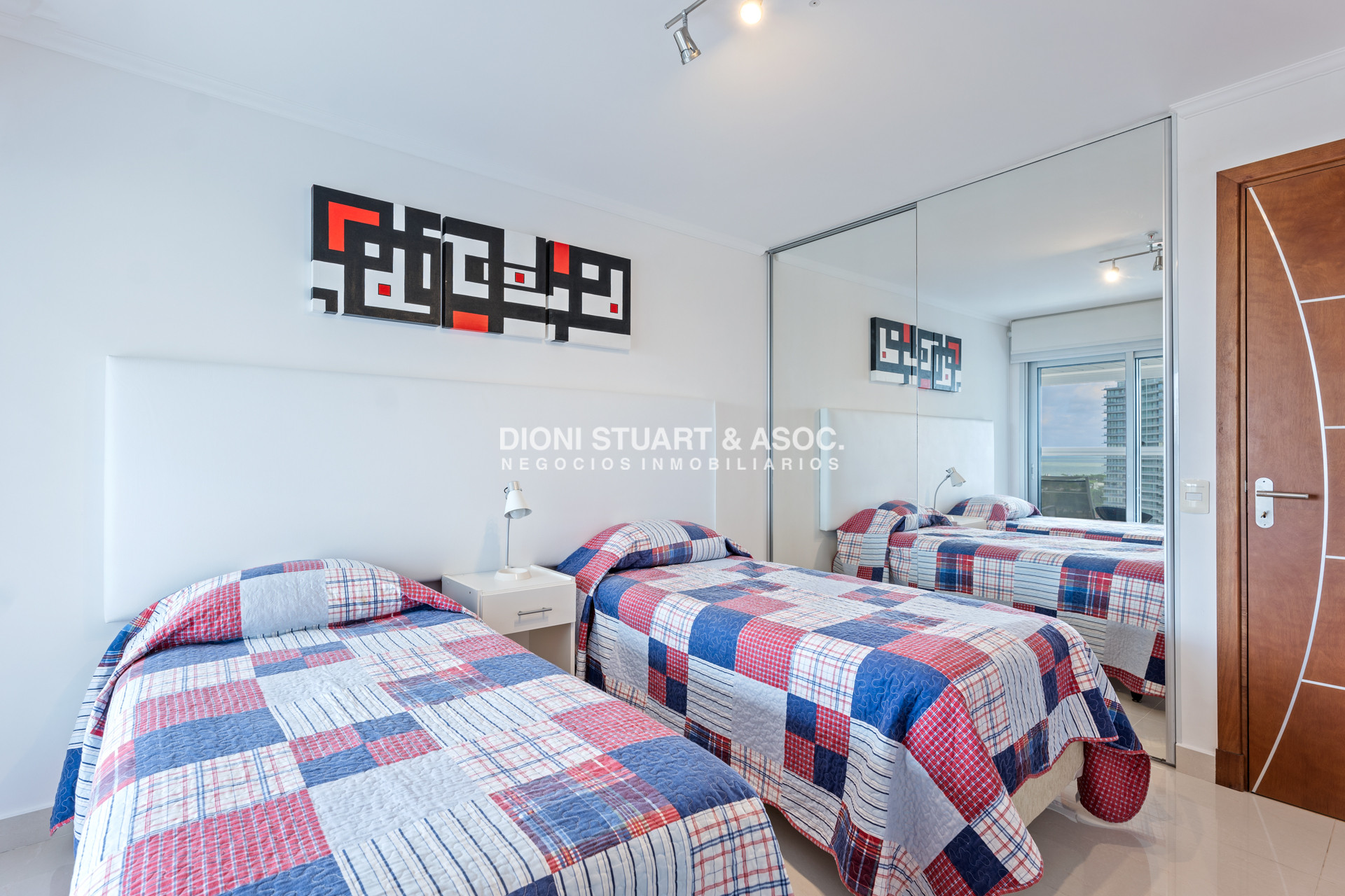 Apartamento ID.661 - Apartamento en Alquiler Invernal - Anual - Temporada - Edificio Miami Boulevard I - Playa Mansa - Punta del Este