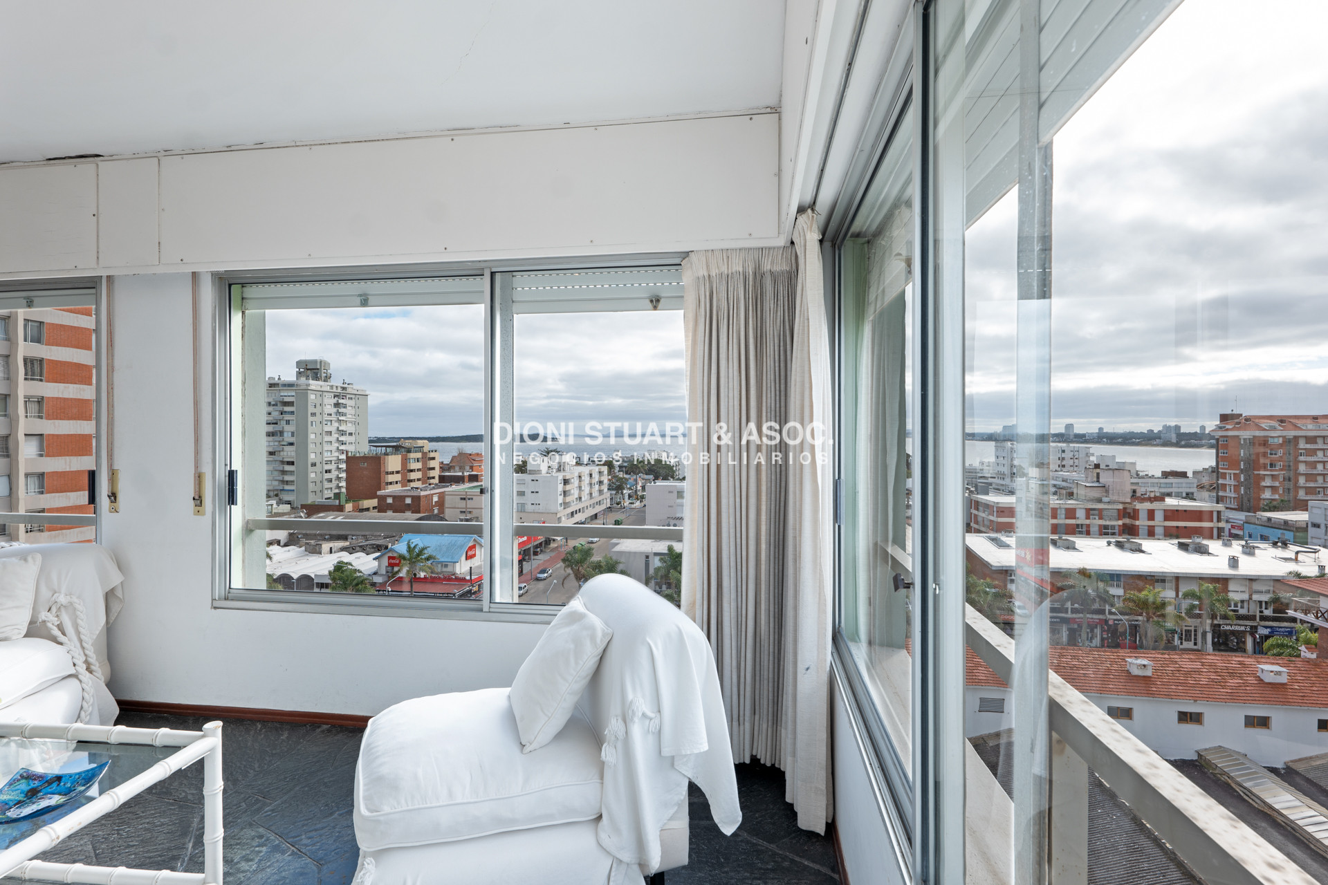 Apartamento ID.681 - Apartamento En Venta - En Gorlero - Peninsula - 2 Dormitorios - Edificio Michelangelo