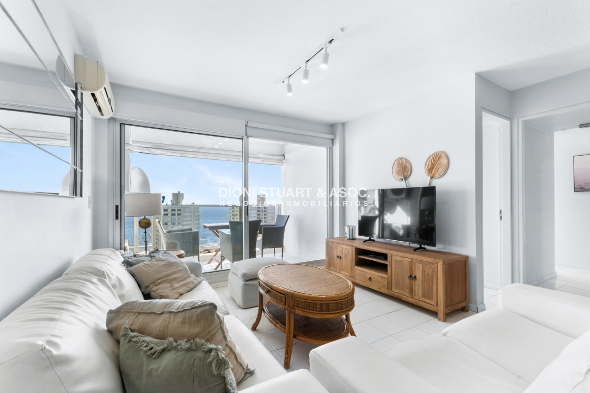Apartamento ID.323 - Apartamento En Alquiler De Temporada (2da Febrero y Carnaval Libre)- Mansa - 2 Dormitorios - Piscina y Servicio de Playa - Complejo Lincoln Center
