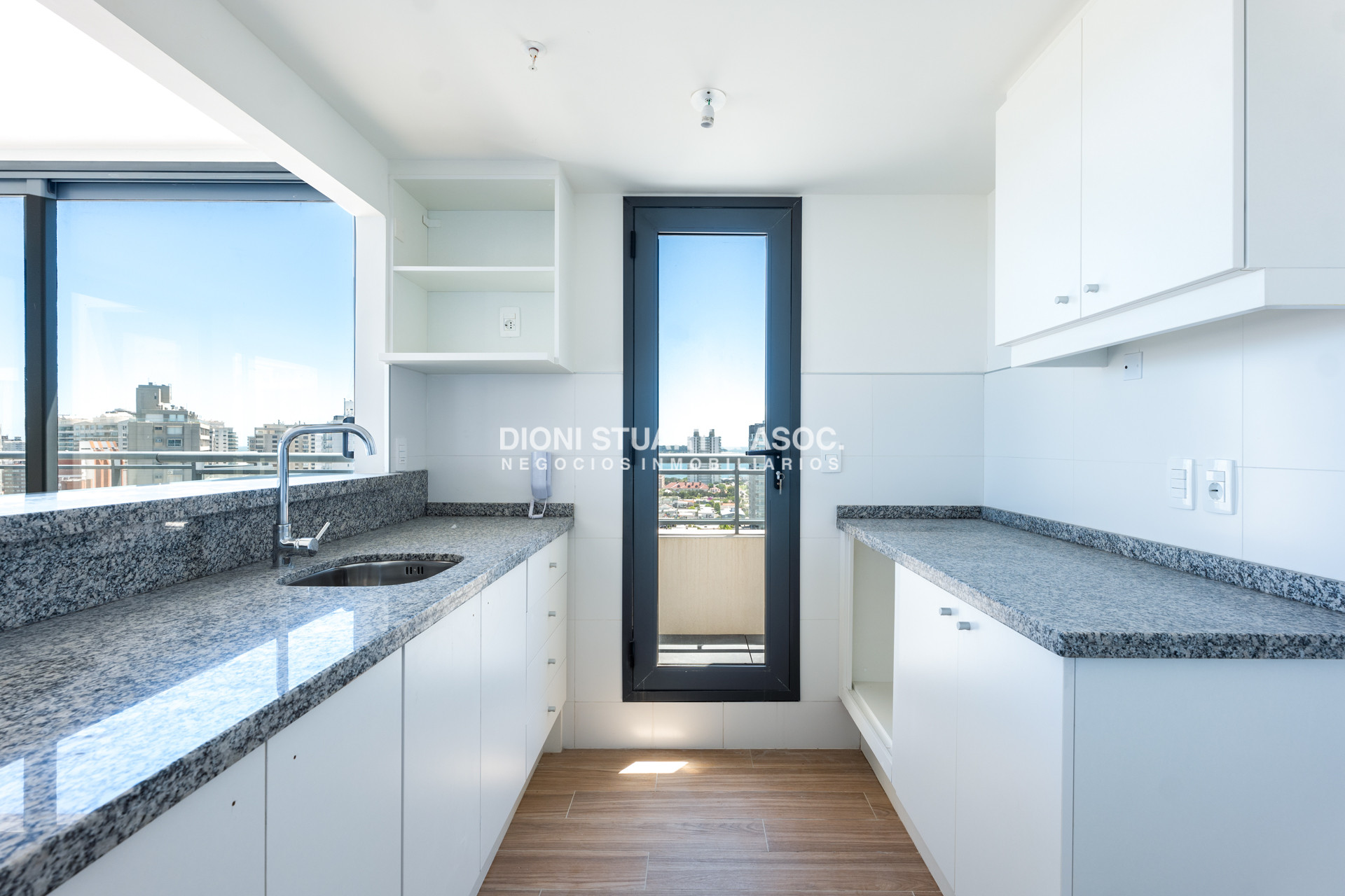 Apartamento ID.864 - APARTAMENTO A ESTRENAR EN PLAYA BRAVA PUNTA DEL ESTE - 2 DORMITORIOS - EDIF. SIGLO SOL II - BAJAS EXPENSAS