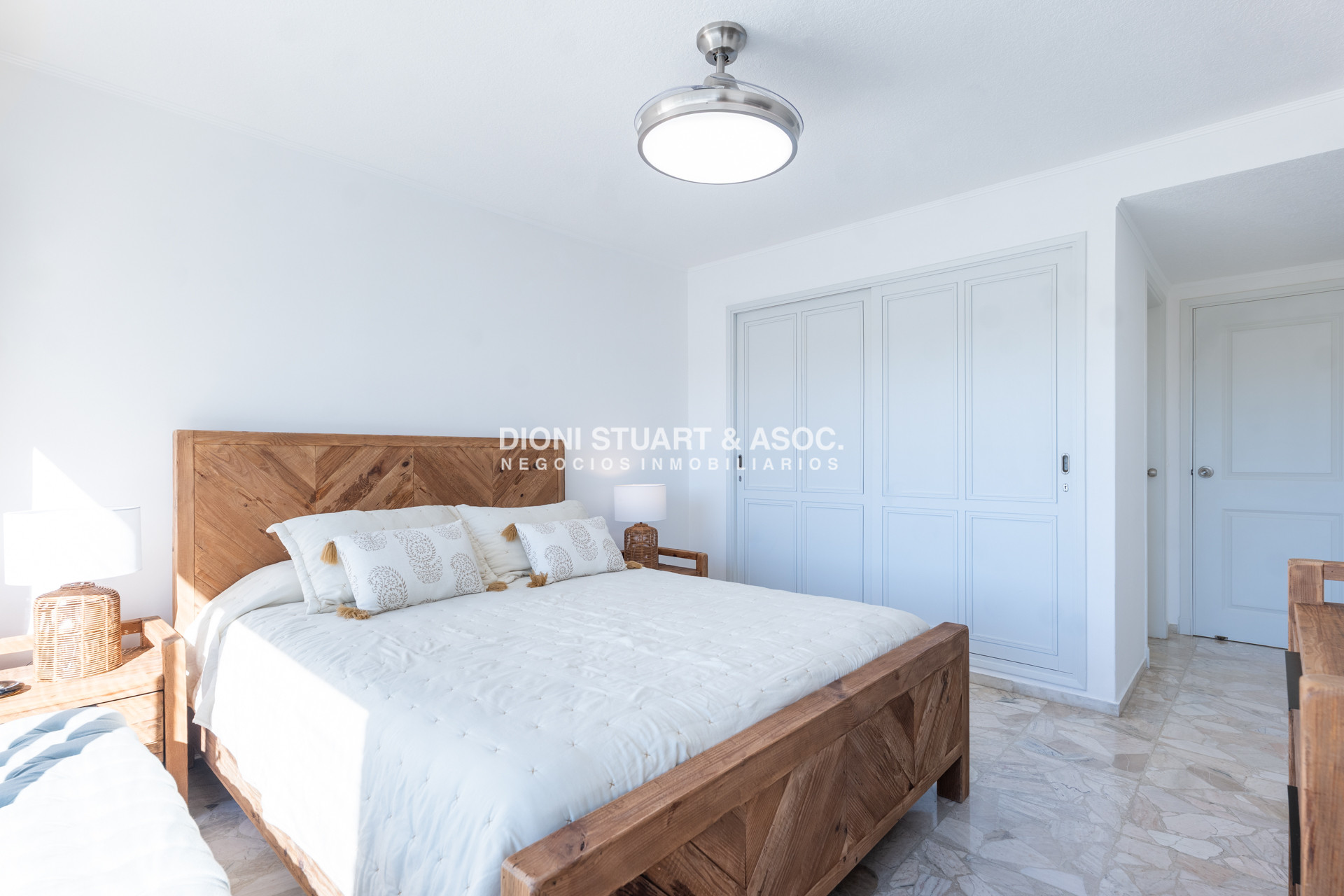 Apartamento ID.972 - APARTAMENTO EN VENTA FRENTE AL MAR DE 2 DORMITORIOS Y MEDIO RECICLADO TORRE WASHINGTON COMPLEJO LINCOLN CENTER