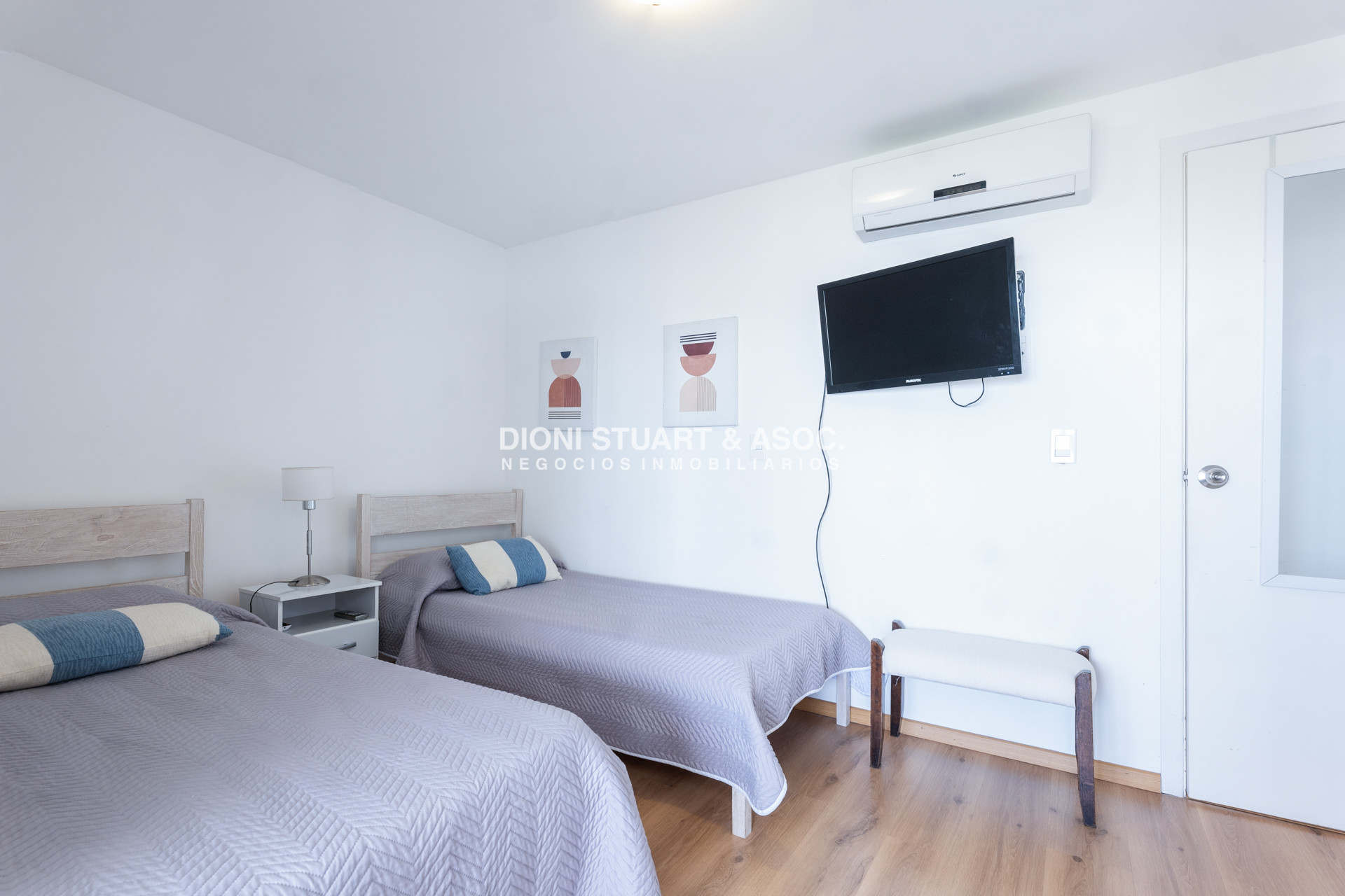 Apartamento ID.940 - DEPARTAMENTO EN VENTA CON PARRILLERO 3 DORMITORIOS RECICLADO - EDIFICIO CAP BRETON - PLAYA MANSA