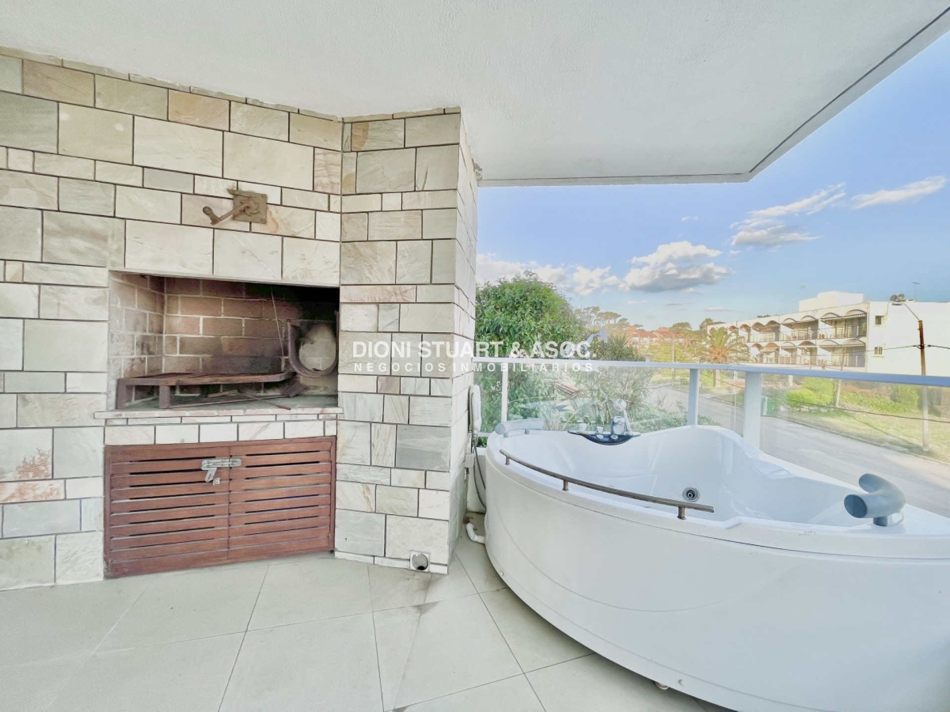 Apartamento ID.17 - APARTAMENTO FRENTE AL MAR CON PARRILLERO DE 1 DORMITORIO EN VENTA PLAYA MANSA