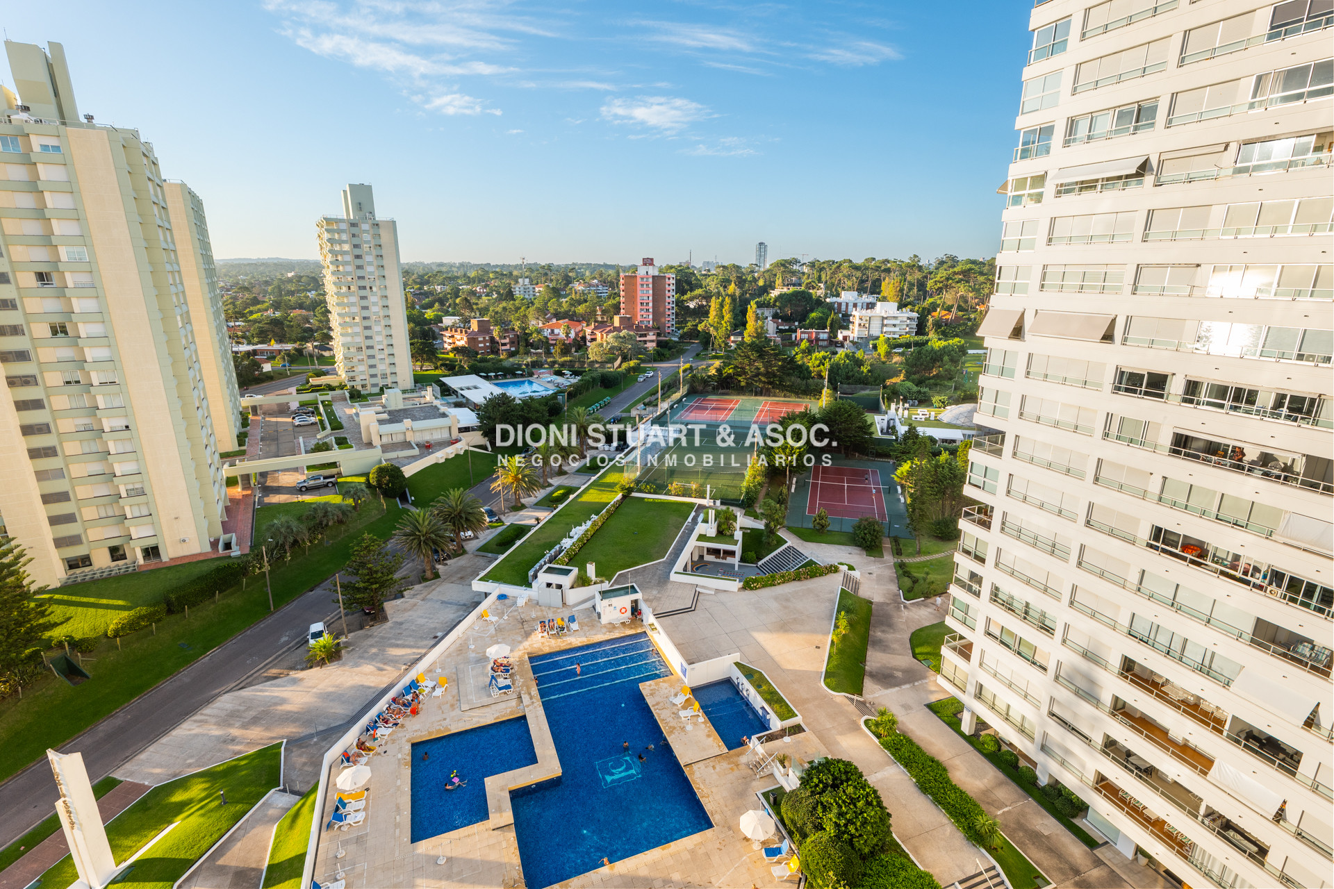 Apartamento ID.367 - SE VENDE DEPARTAMENTO PRIMERA LINEA MANSA - 2 DORM Y MEDIO - RECICLADO - TORRE WASHINGTON - COMPLEJO LINCOLN CENTER