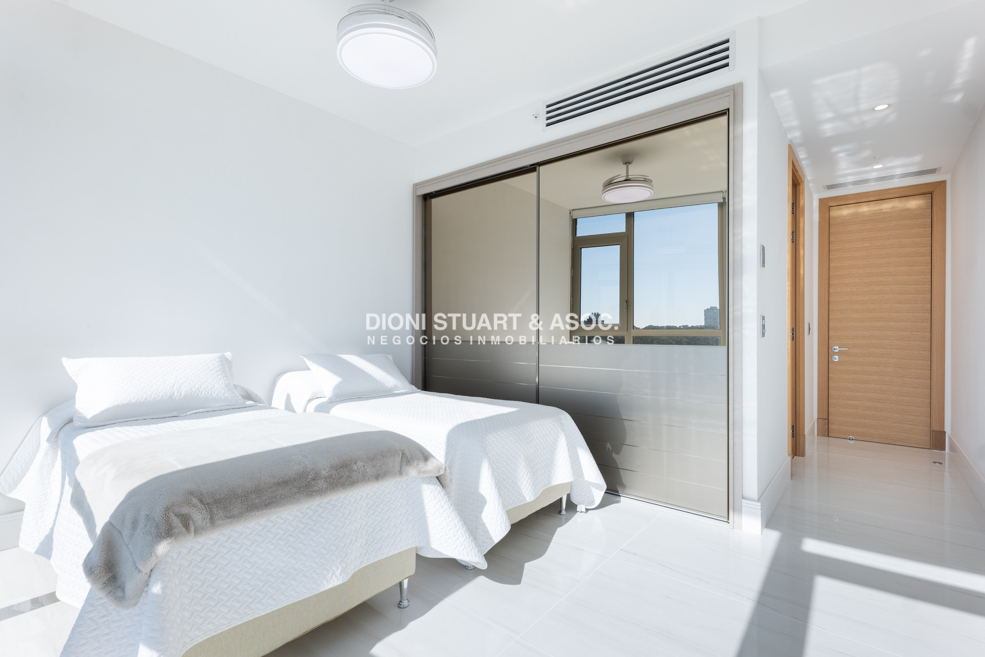 Apartamento ID.737 - FENDI CHATEAU EN VENTA ESQUINERO A PUNTA BALLENA 4 DORMITORIOS EN SUITE