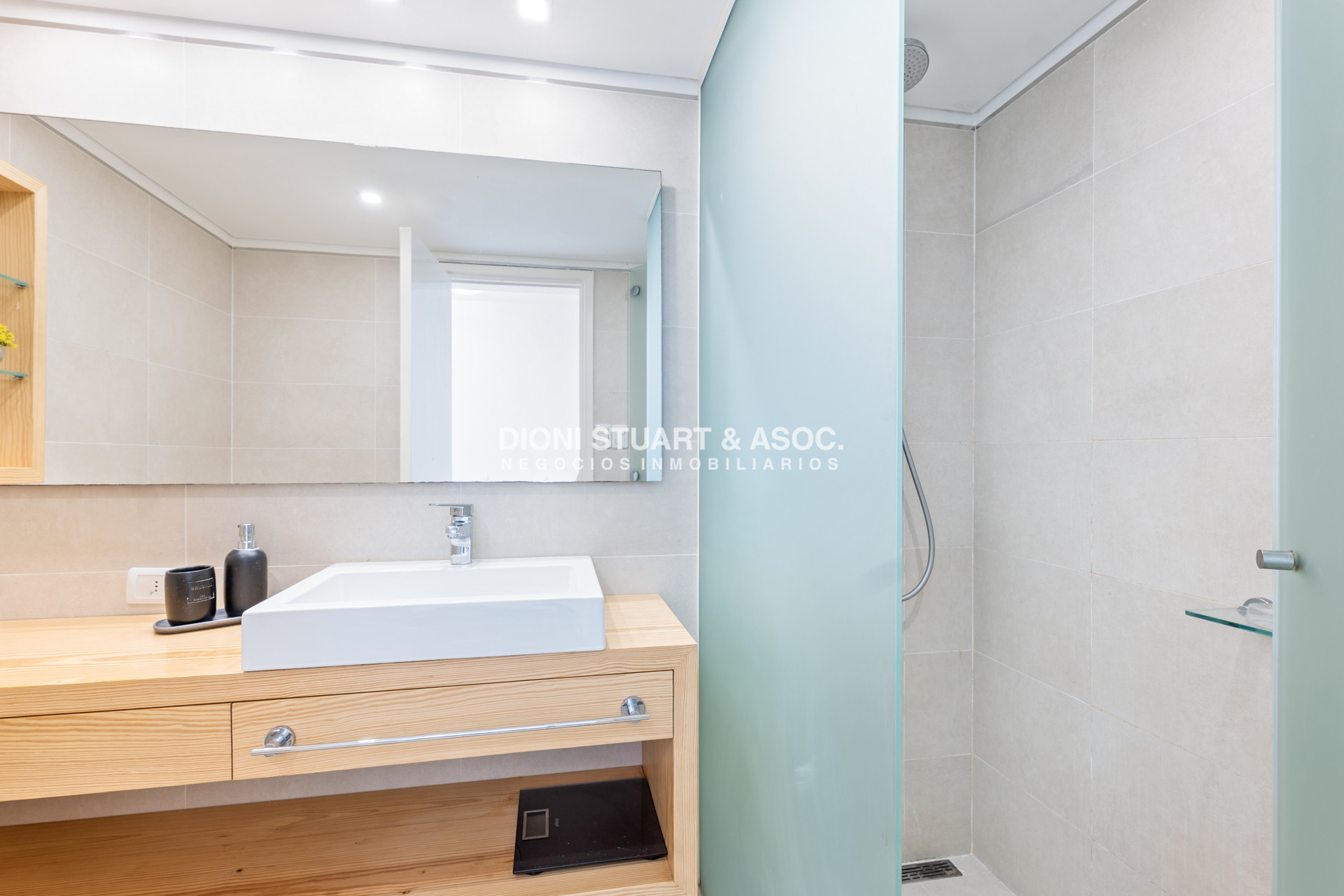Apartamento ID.665 - DEPARTAMENTO EN VENTA EN PLAYA MANSA - 3 DORM Y DEP. - RECICLADO - COMPLEJO LINCOLN CENTER - TORRE JEFFERSON