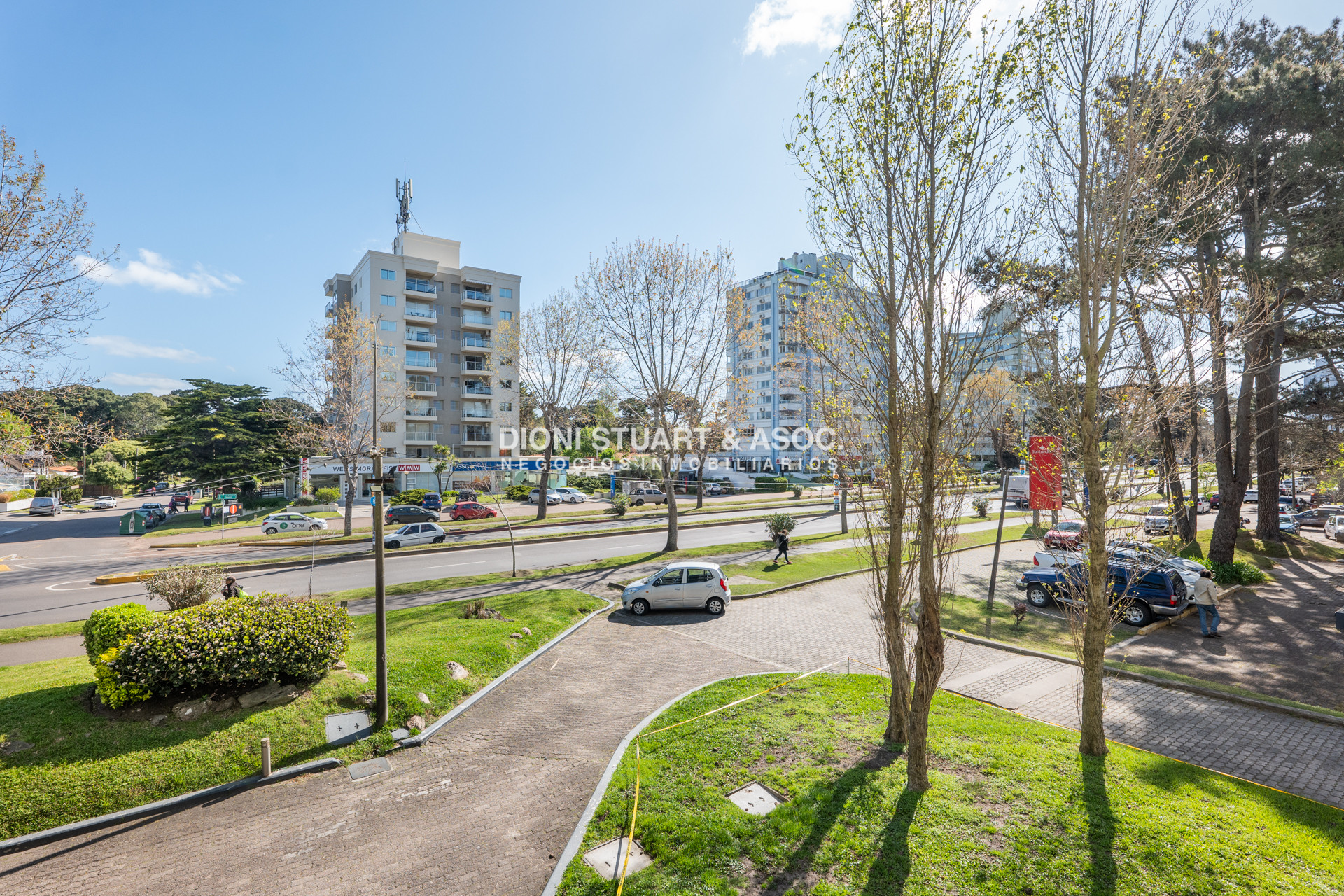 Apartamento ID.776 - Apartamento en Roosevelt Center en Venta - 3 Dormitorios y Dep.