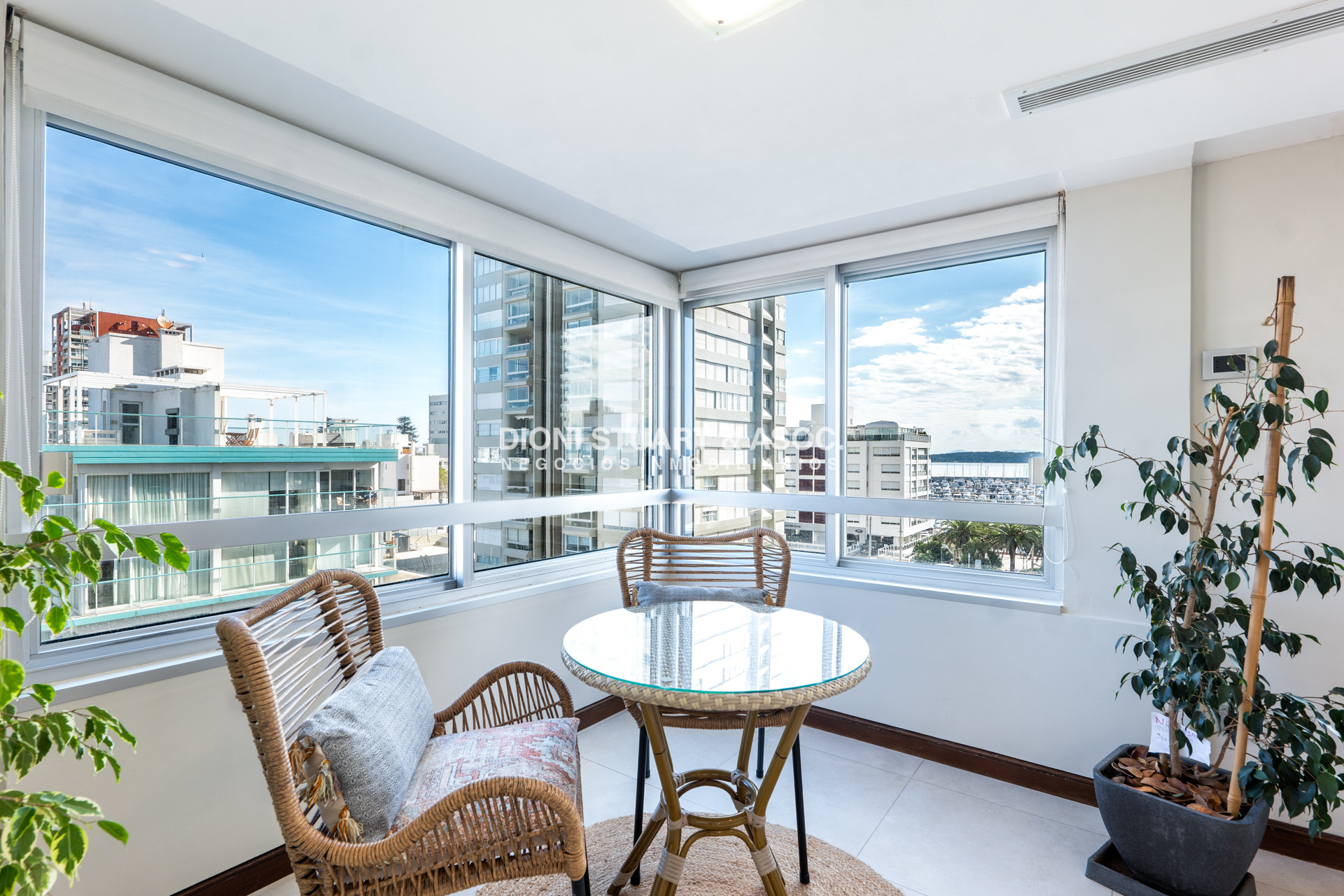 Apartamento ID.962 - APARTAMENTO EN VENTA 2 DORMITORIOS RECICLADO EN EDIFICIO VAN GOOGH - PENINSULA PUNTA DEL ESTE
