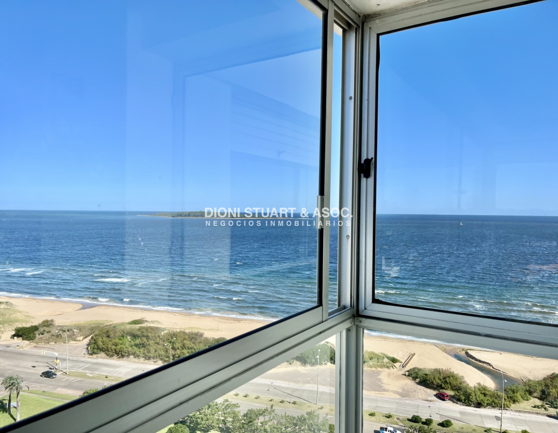 Apartamento ID.206 - Alquiler de Invierno Año 2025 - 2 Dormitorios y Medio + 2 Baños - Vista al Mar - Piscina Climatizada - Complejo Lincoln Center
