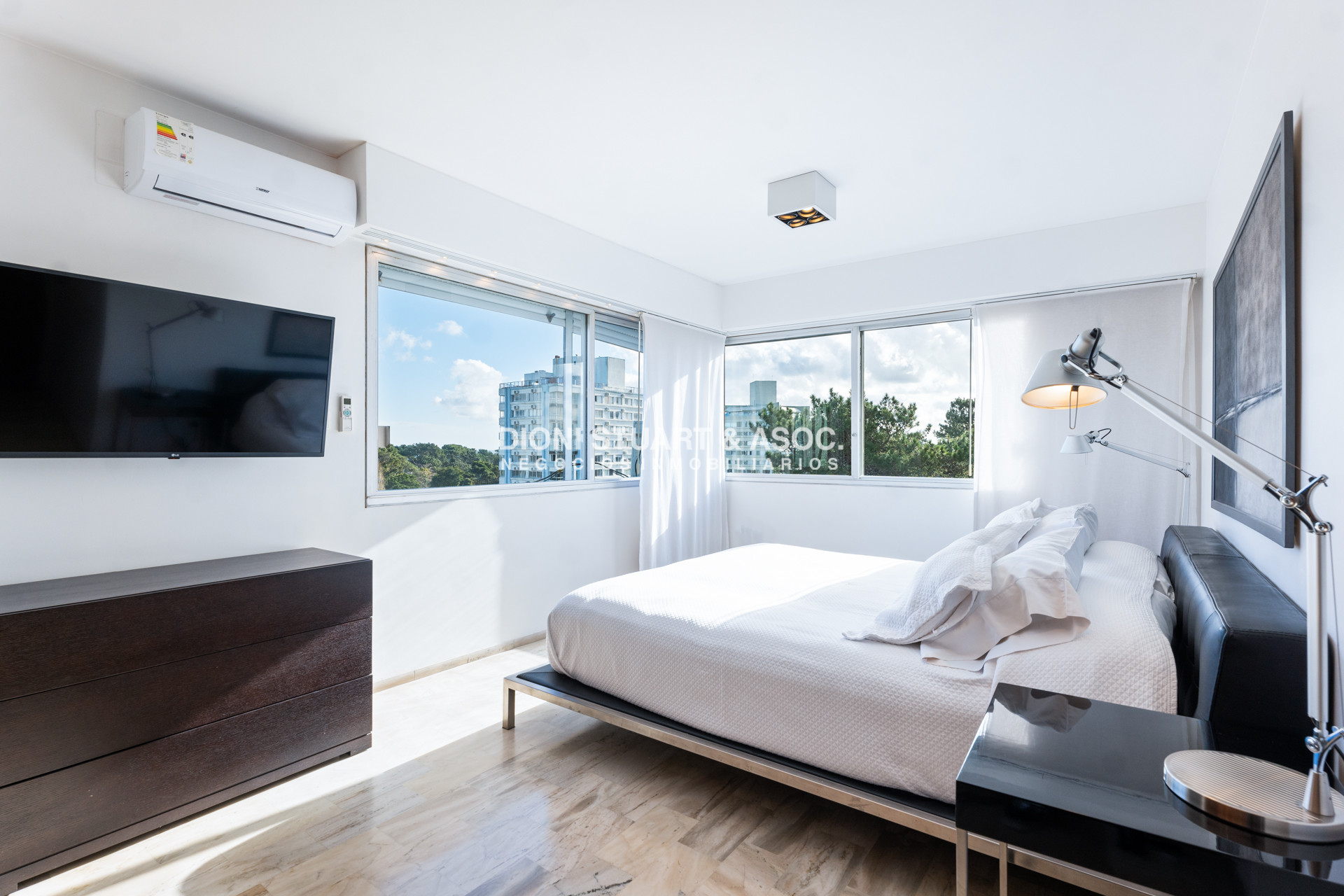 Apartamento ID.1005 - ROOSEVELT CENTER ESQUINERO RECICLADO - 3 DORMITORIOS Y DEP.