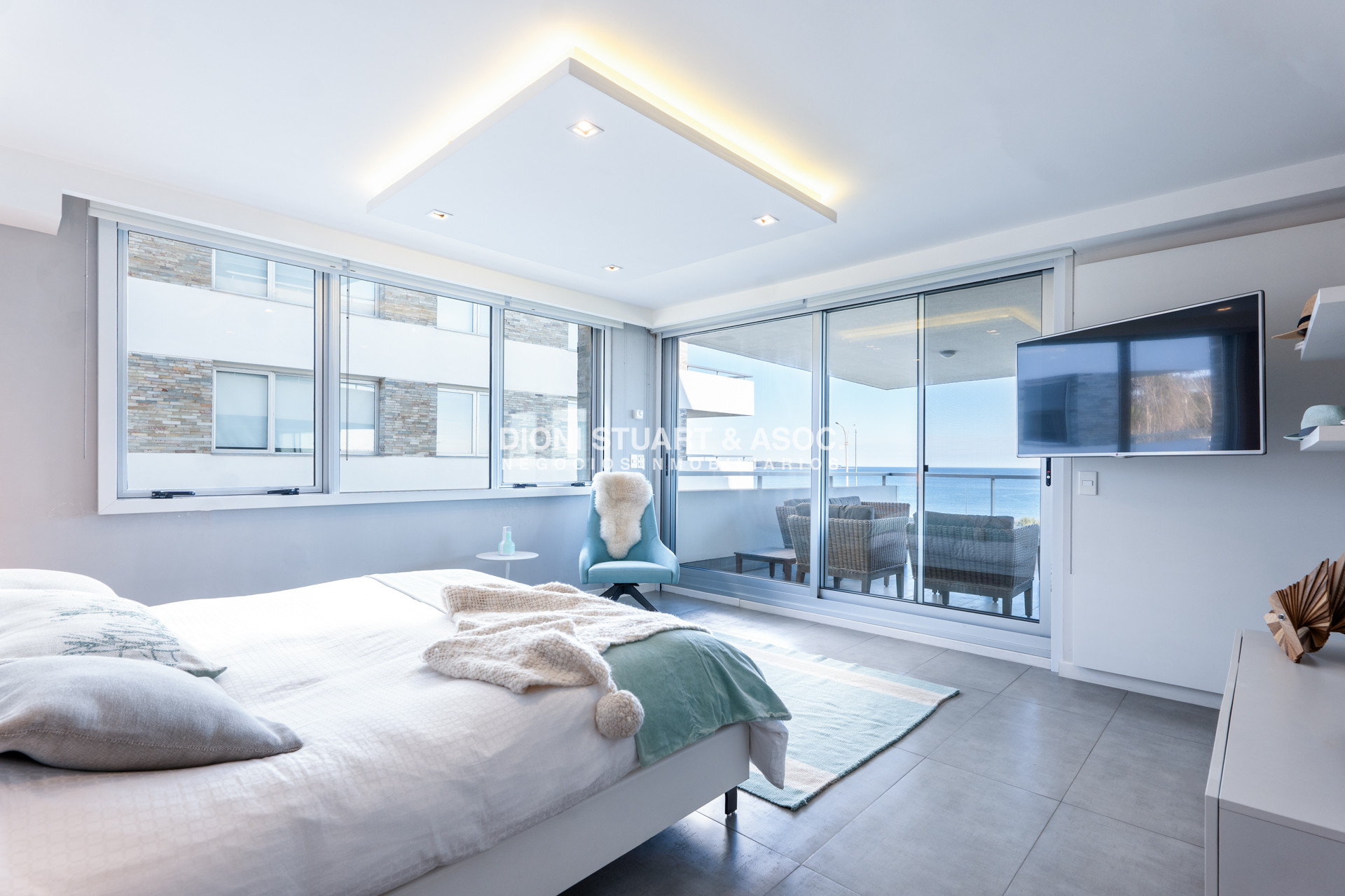 Apartamento ID.1017 - APARTAMENTO EN VENTA - PLAYA MANSA - LUMIERE - ESQUIENRO - 3 DORM + DEP. SERV