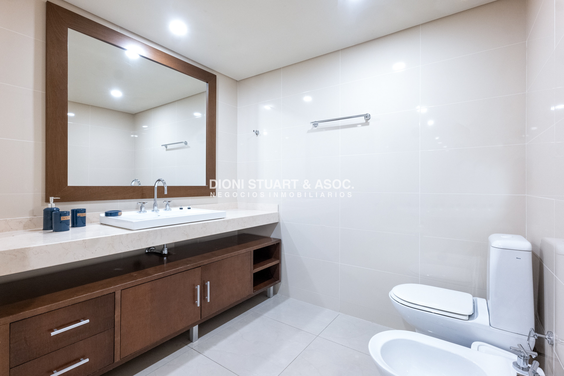 Apartamento ID.910 - DEPARTAMENTO DUPLEX EN AQUARELA - PLAYA MANSA - 4 DORM EN SUITE + DEPENDENCIA
